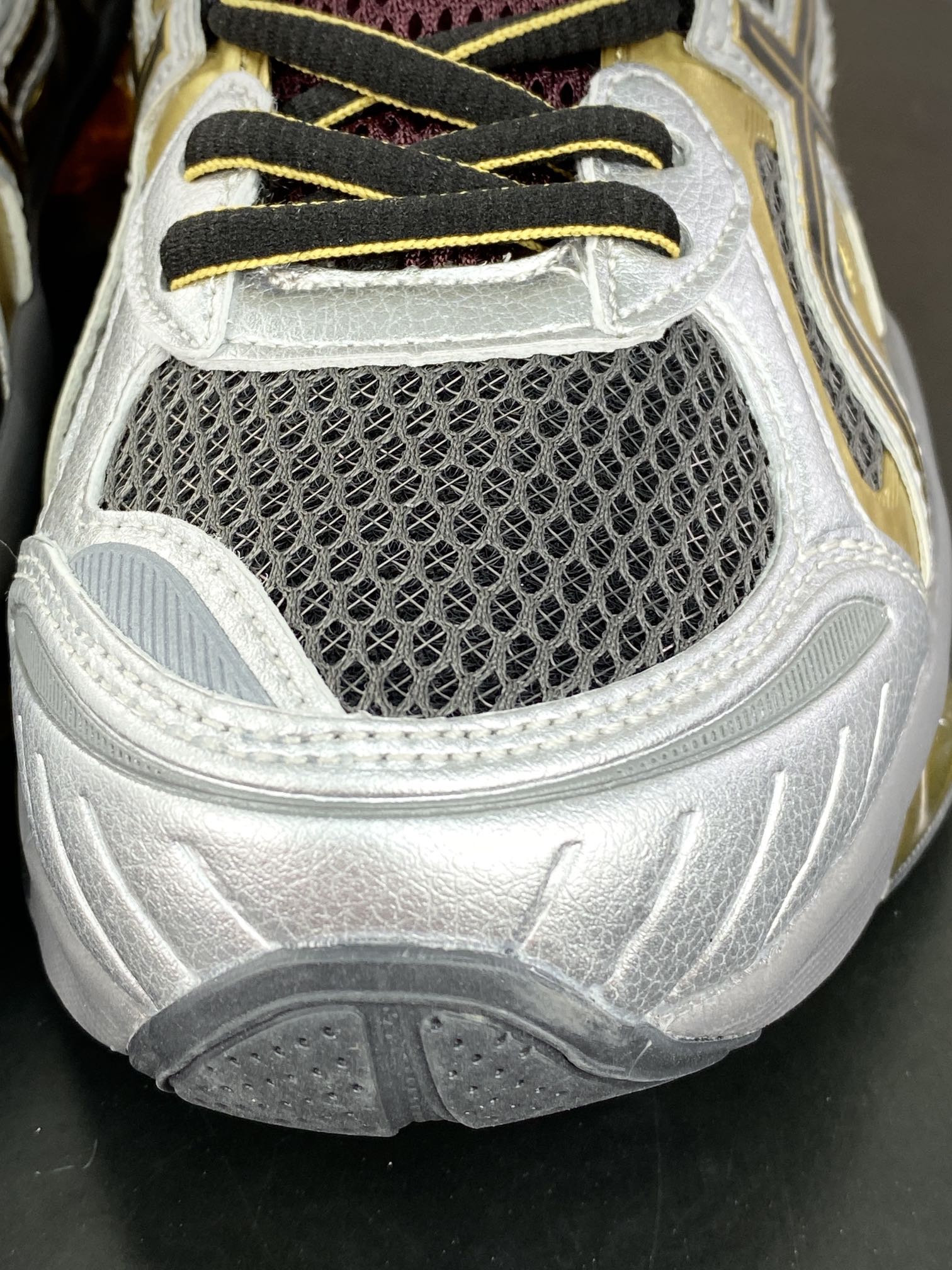 240 ASICS Gel-Quantum Kinetic"Carbon Pure Gold"量子跑步鞋“银灰黑金”1203A270-021