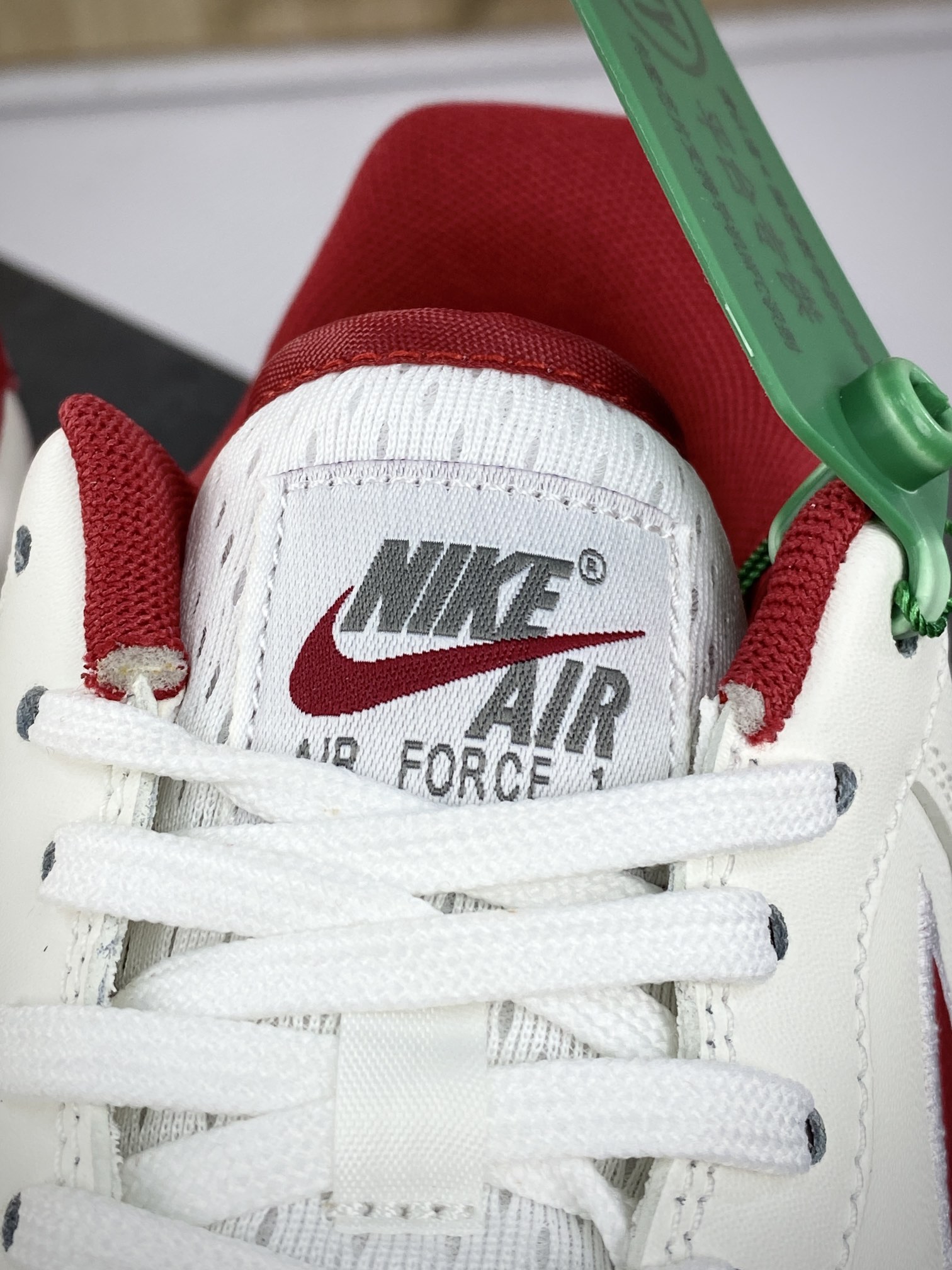 200 耐克Nike Air Force 1’07 Low”White University Red”空军一号板鞋“皮革白大学红电绣钩子”FV0392-101