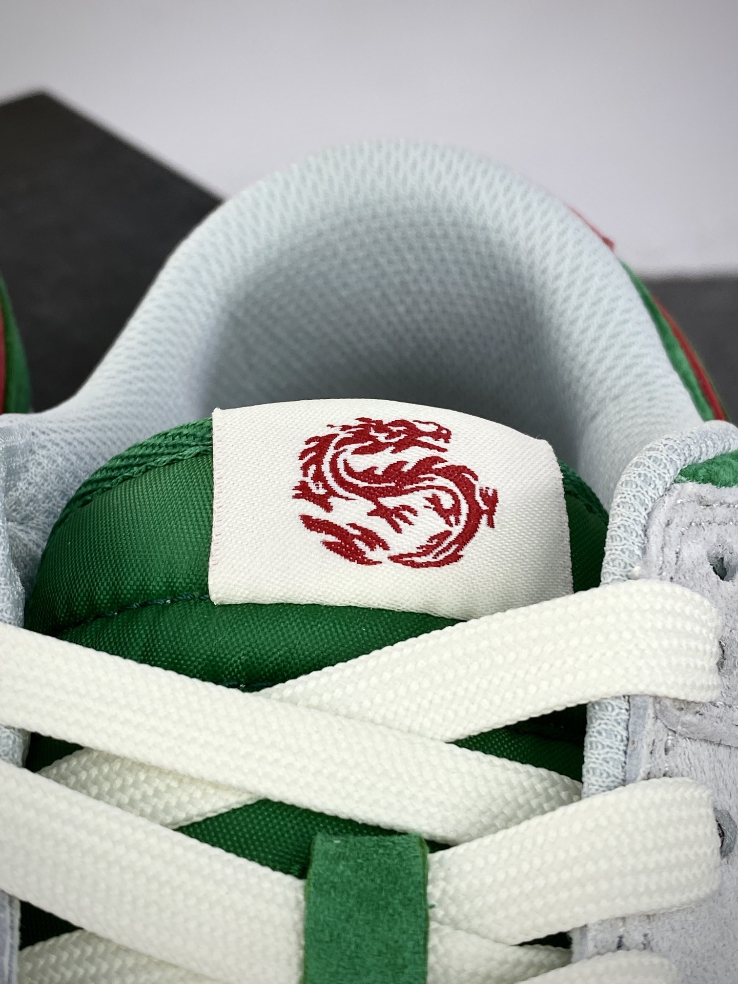 280 耐克Nike SB Dunk Low Retro"Year of the Dragon"扣篮板鞋“龙年米白绿红苍龙”CR8033-505