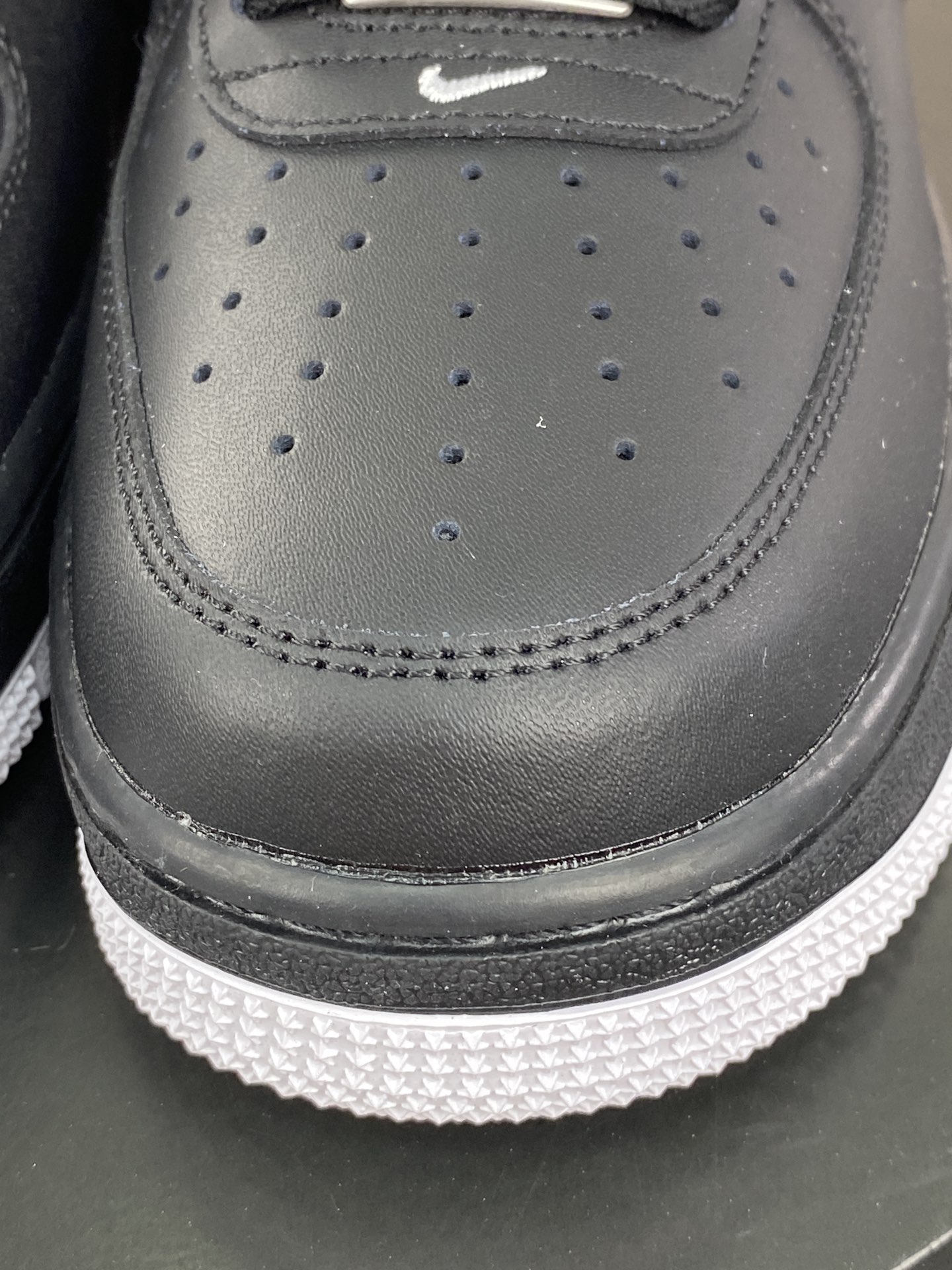 160 Nike Air Force 1’07 Low”Black/White/Overlay Swoosh”空军一号运动板鞋“皮革黑白叠钩”DV0788-002