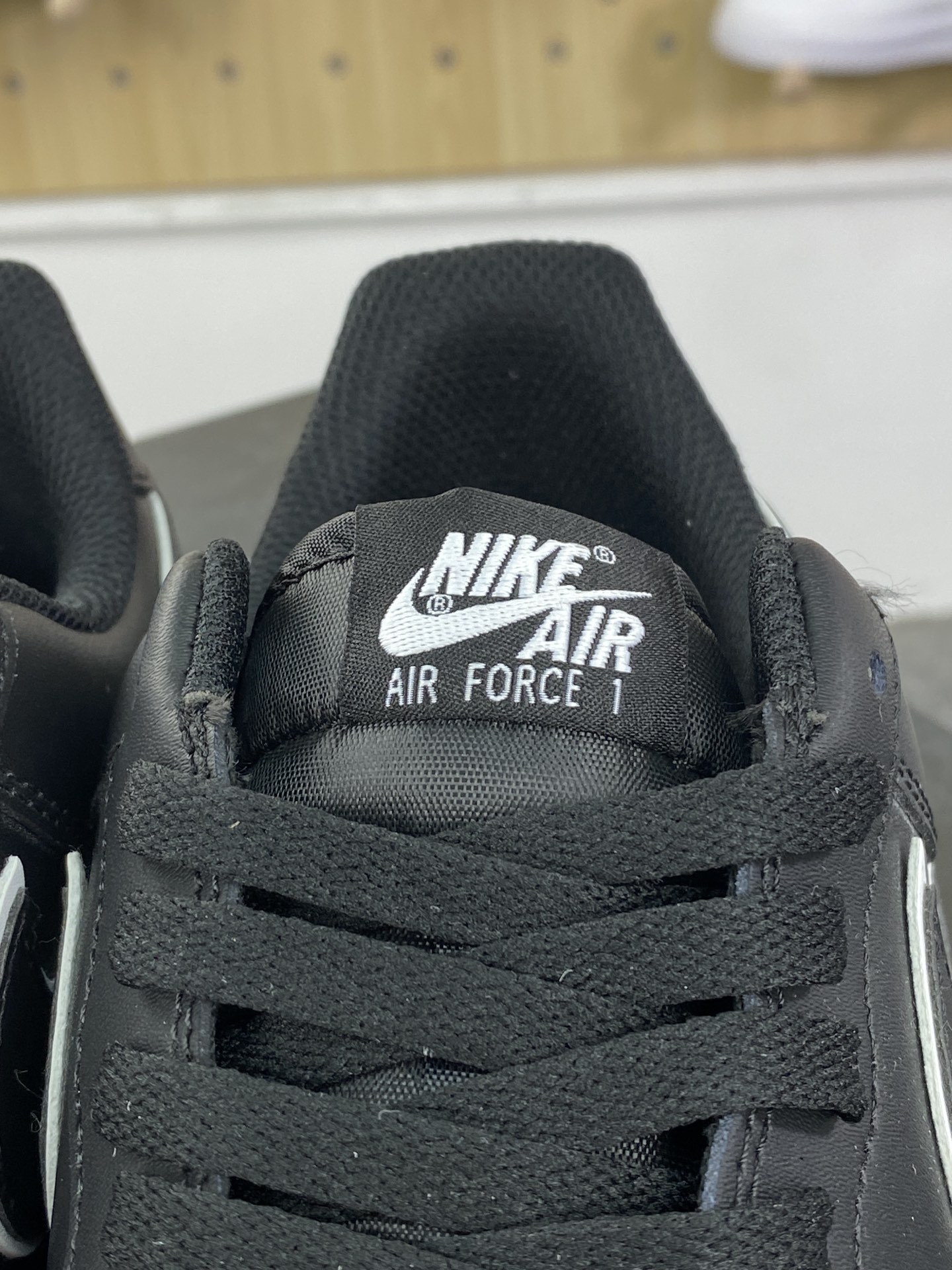 160 Nike Air Force 1’07 Low”Black/White/Overlay Swoosh”空军一号运动板鞋“皮革黑白叠钩”DV0788-002