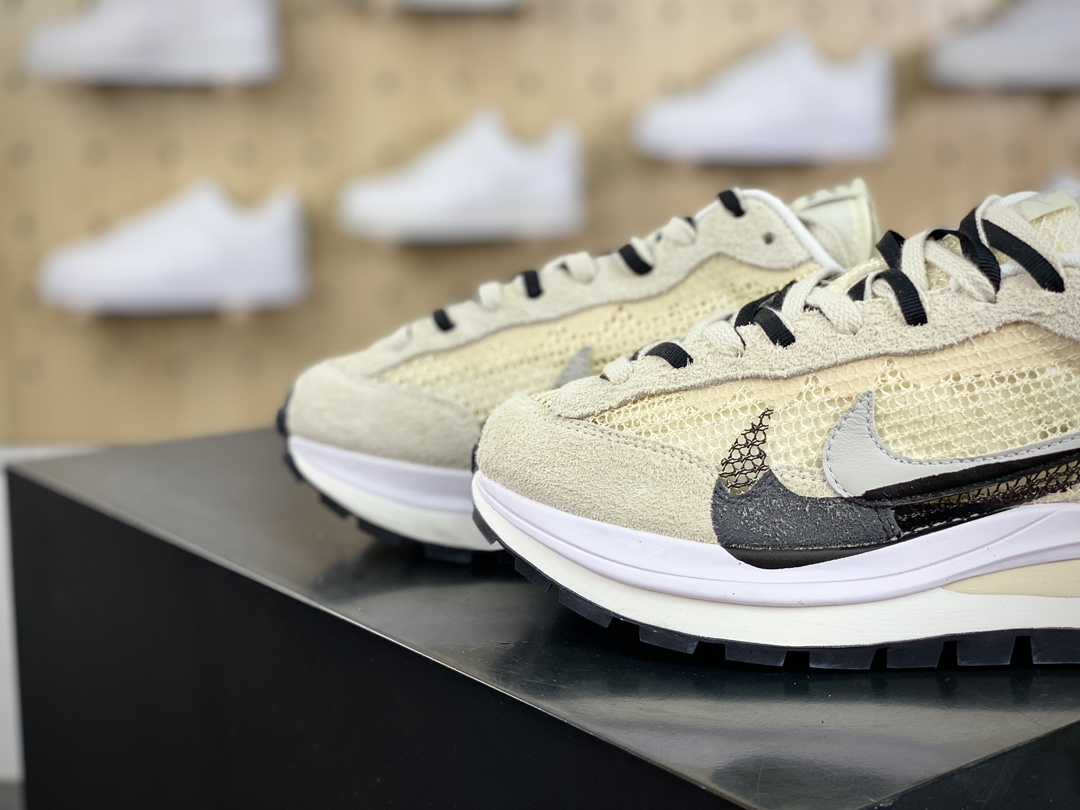 240 Sacai x Nike VaporWaffle 3.0"Khaki Black"系列改良慢跑鞋“网织浅卡其白黑重叠双钩子”CV1363-101