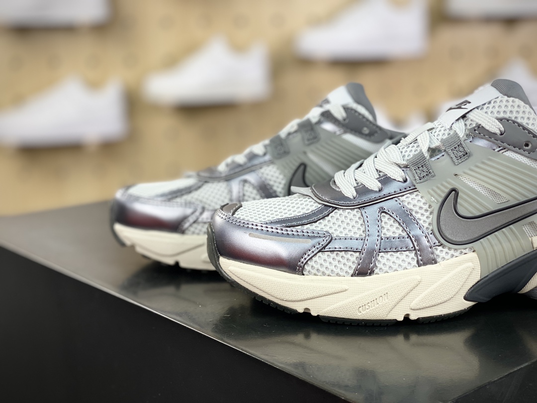 220 Nike Wmns V2K Runtekk Low"Titanium Steel Grey"复古潮慢跑鞋“钛钢灰”FD0736-003