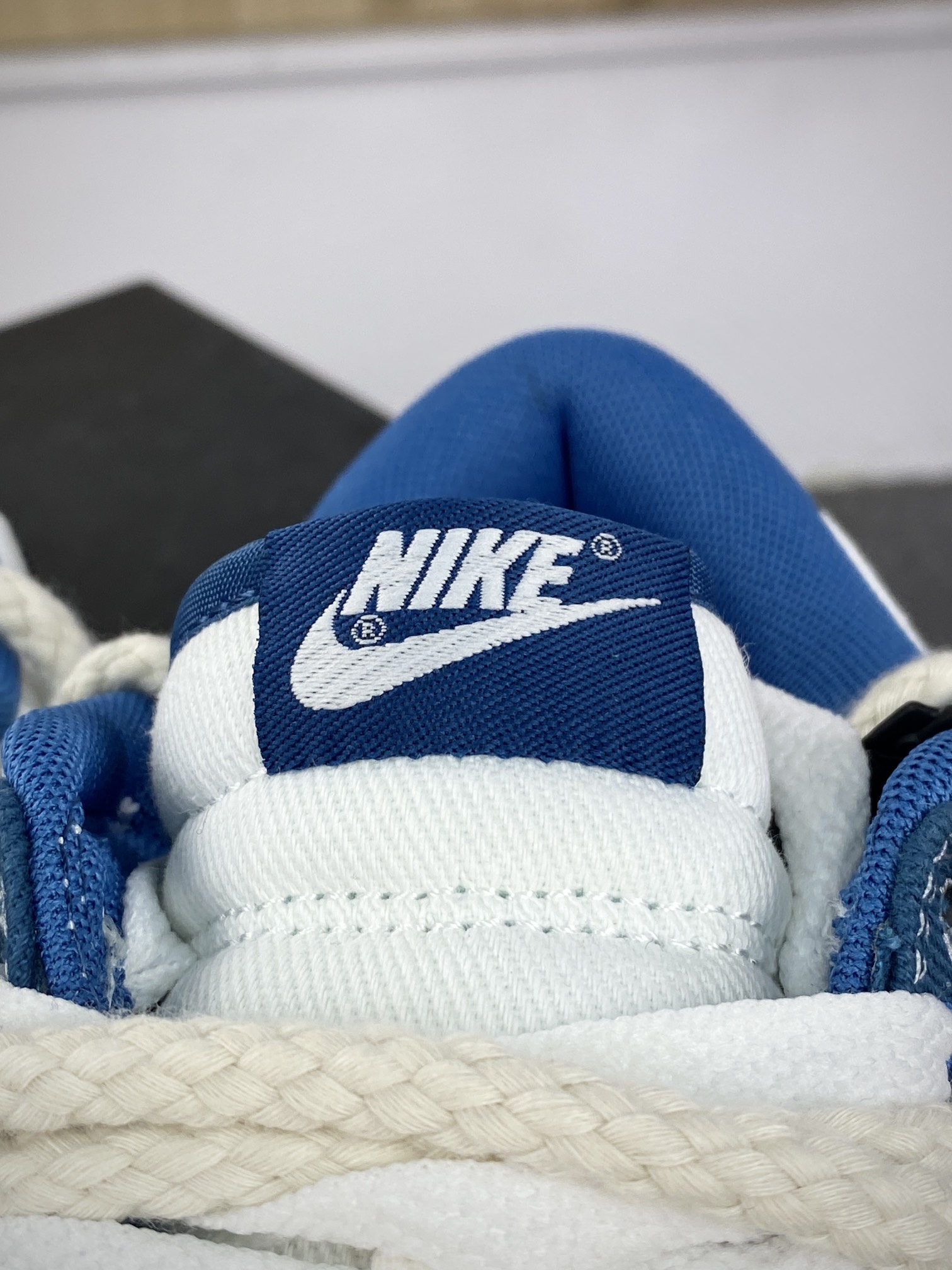 260 耐克Nike SB Dunk Low Lot"Blue/White"扣篮系列低帮板鞋“牛仔蓝白黑刺子绣绑绳”DV0834-101