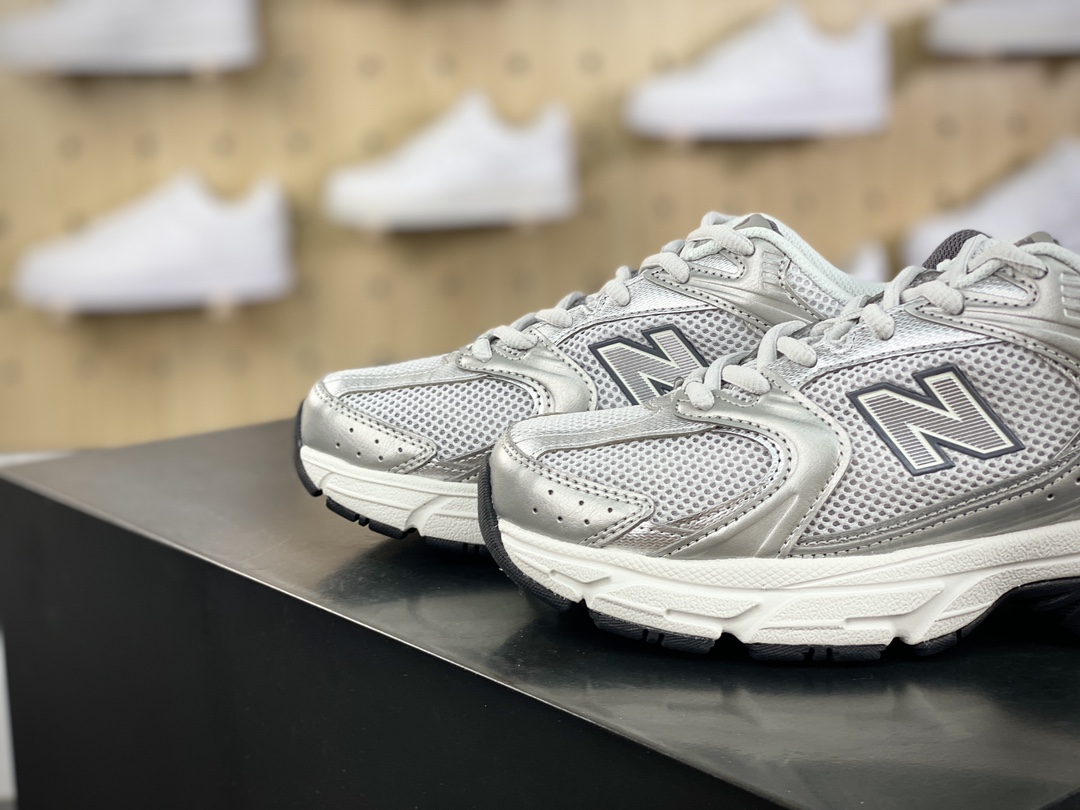 200 新百伦New Balance MR530系列低帮复古老爹风休闲运动跑步鞋“深灰银”MR530LG