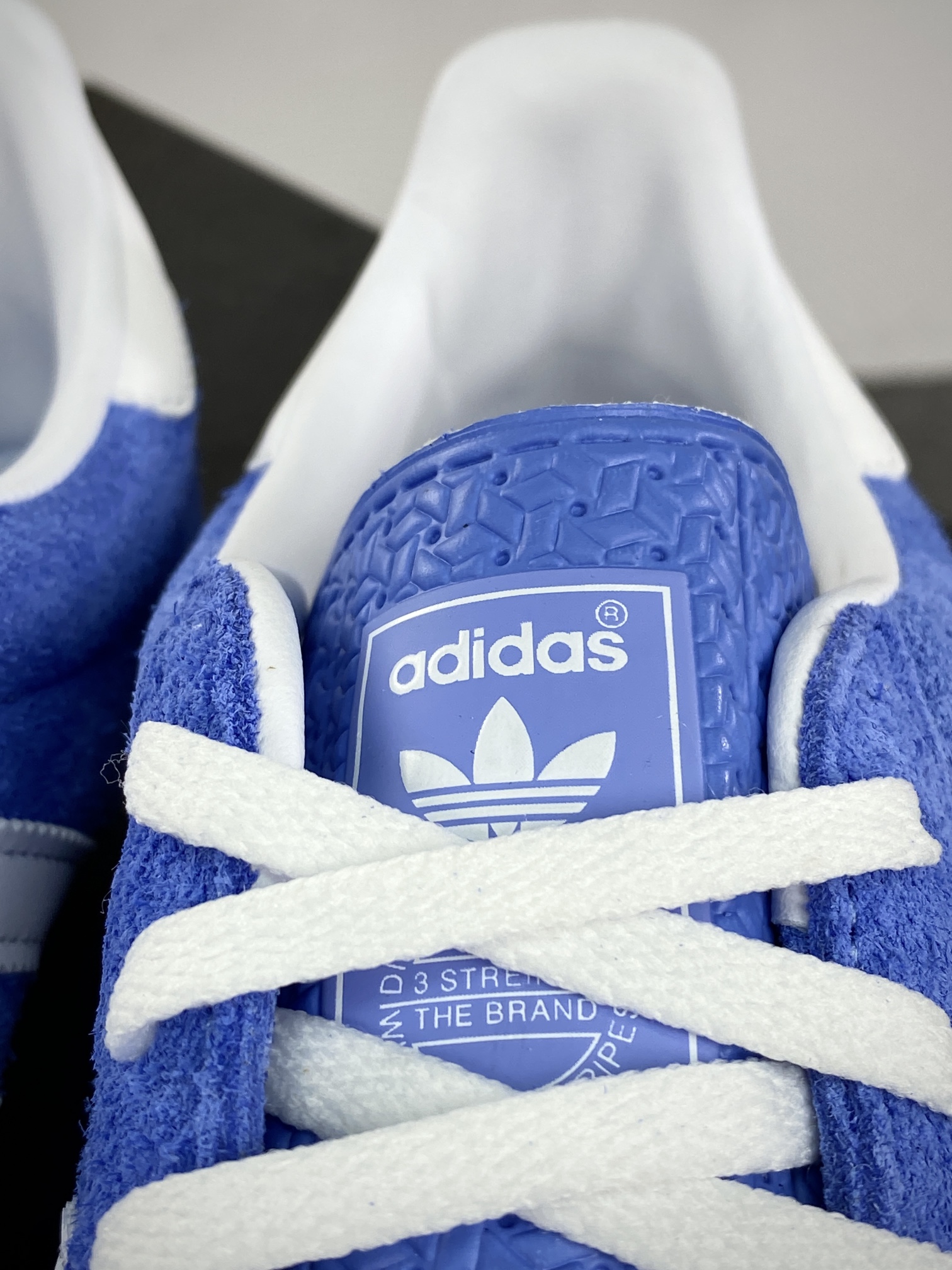 200 阿迪达斯Adidas Gazelle Indoor Trainers 羚羊内训系列低帮板鞋“麂皮学院浅蓝白生胶底”HQ8717