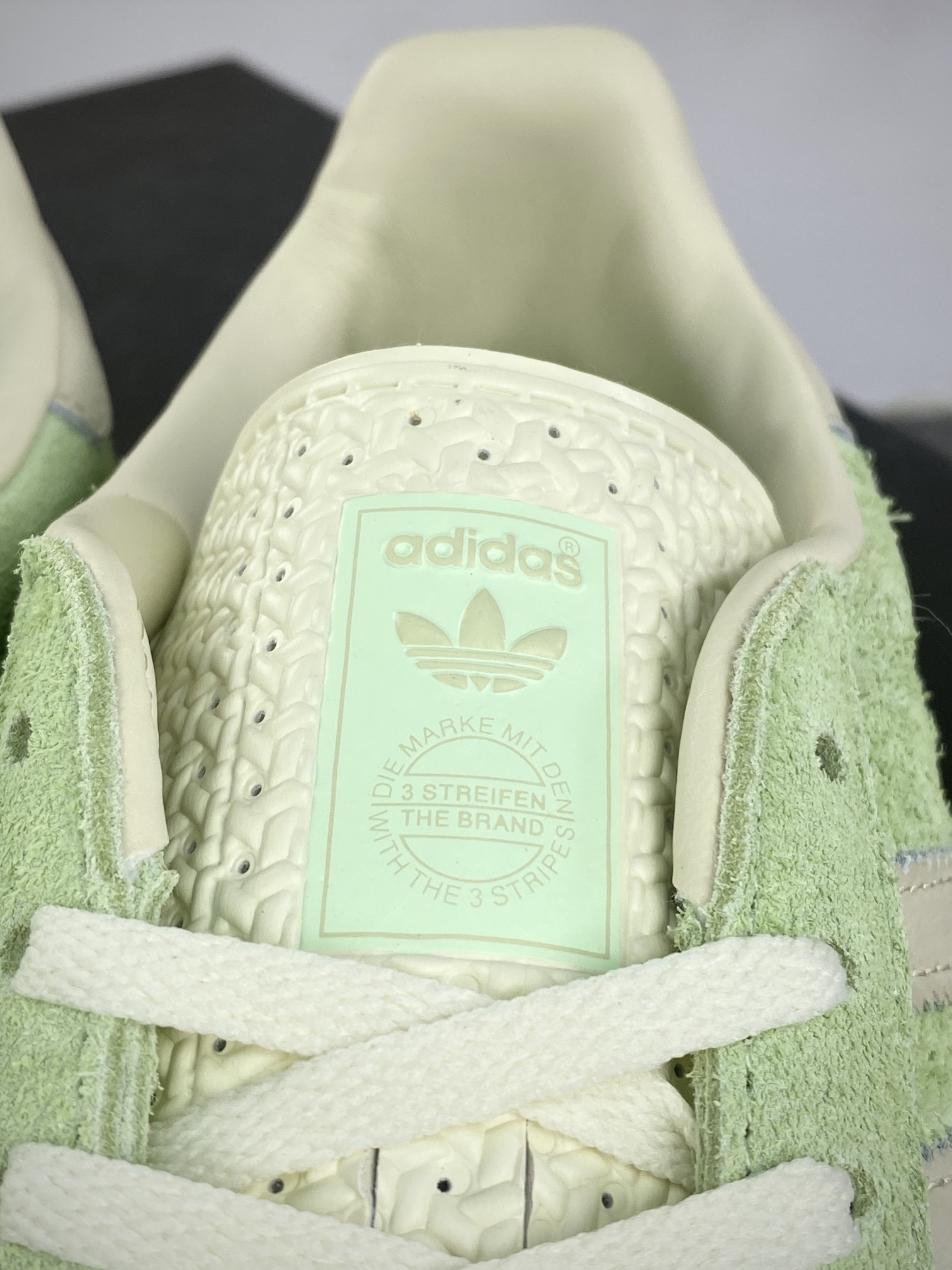 160 阿迪达斯Adidas Gazelle Indoor Trainers 羚羊内训系列低帮板鞋“麂皮抹茶绿米白生胶底”IE2948