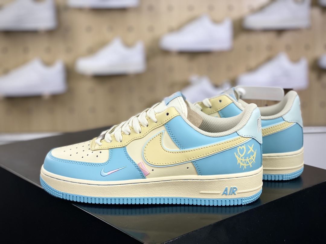 240 耐克Nike Air Force 1 07 Low”Gloomy Bear”空军一号经典低帮板鞋“天蓝米黄暴力熊涂鸦”XL2312-555