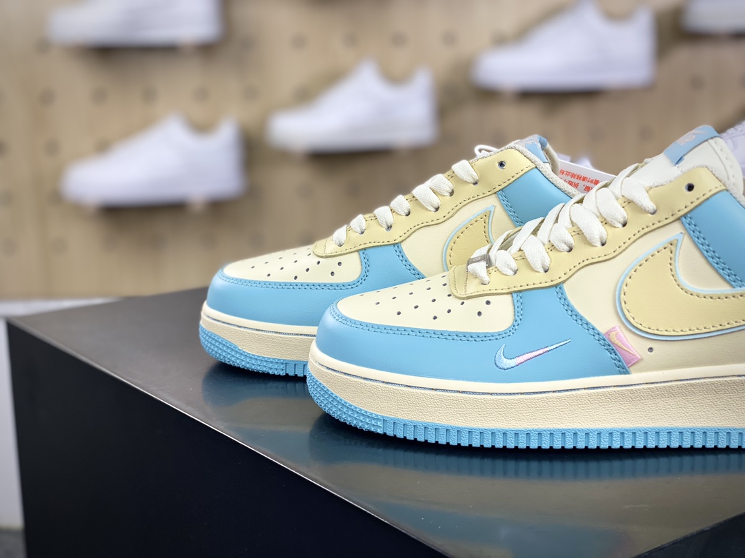 240 耐克Nike Air Force 1 07 Low”Gloomy Bear”空军一号经典低帮板鞋“天蓝米黄暴力熊涂鸦”XL2312-555