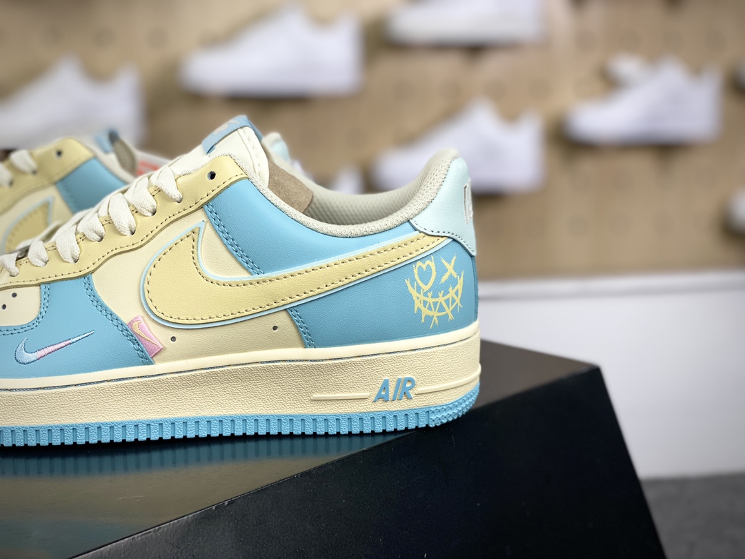 240 耐克Nike Air Force 1 07 Low”Gloomy Bear”空军一号经典低帮板鞋“天蓝米黄暴力熊涂鸦”XL2312-555