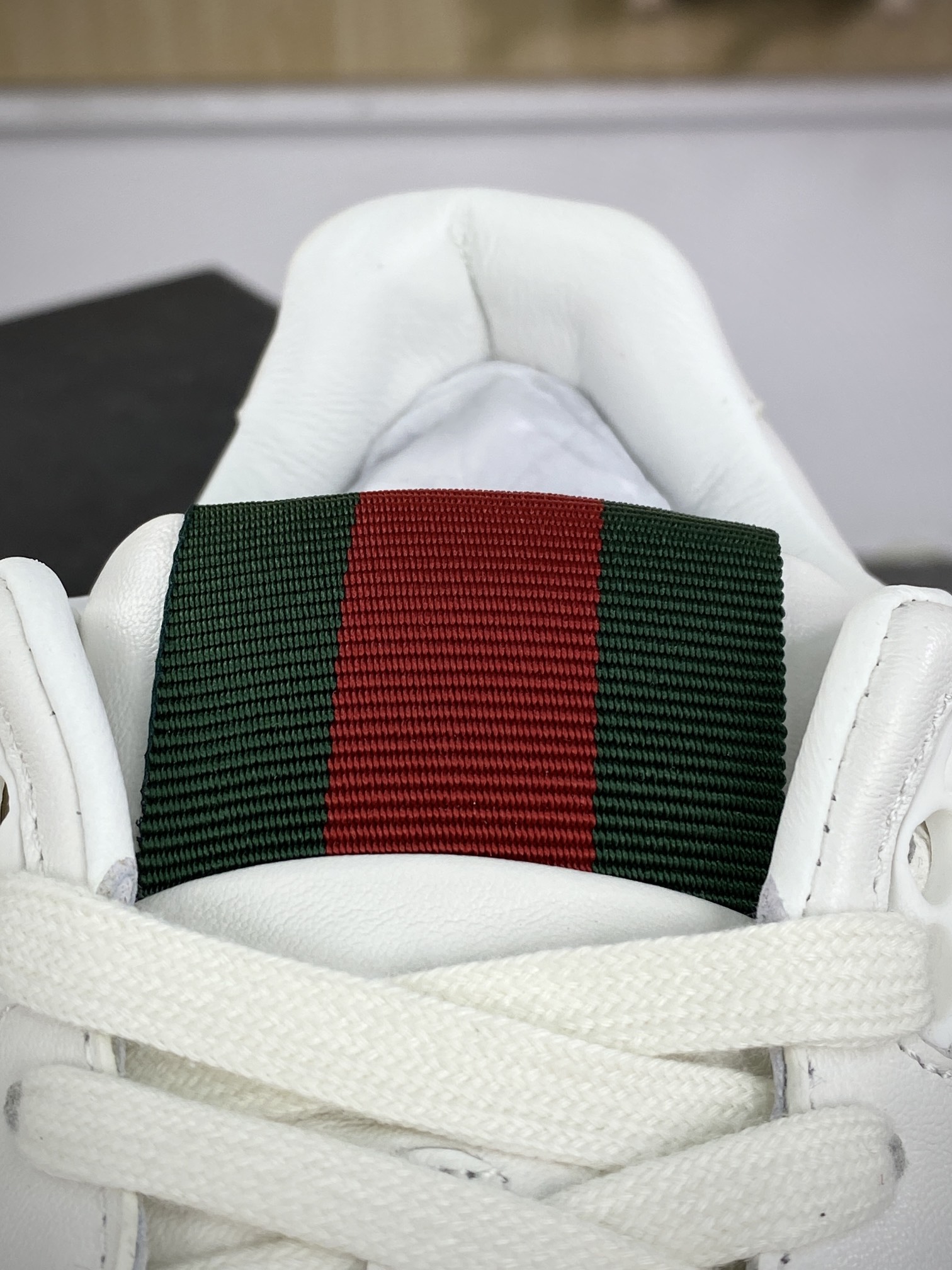 450 古驰Gucci Re-Web Leather Sneakers 系列低帮小白板鞋“皮革米白红绿标牌”786186 AADJ9 9097