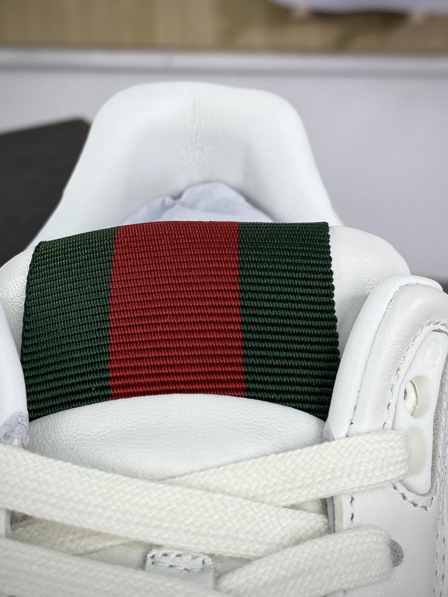 450 古驰Gucci Re-Web Leather Sneakers 系列低帮复古百搭训练板鞋“皮革米白乌木色GG红绿标牌”787476 AADHW 9573