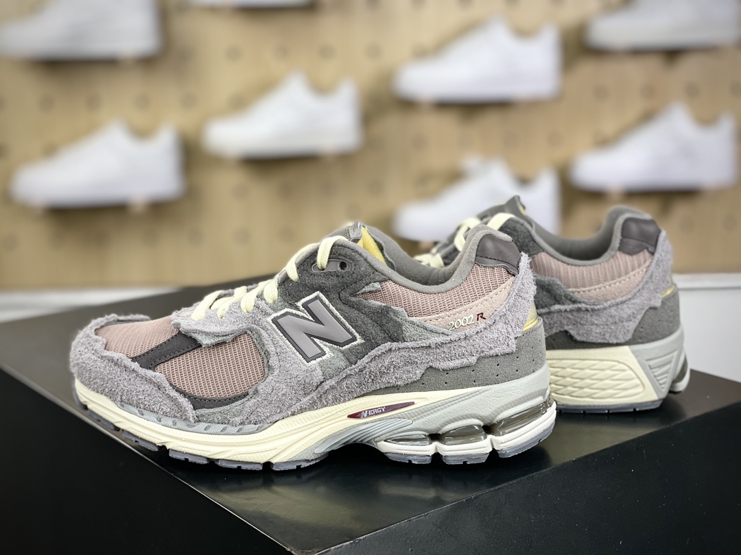 300 新百伦New Balance 2002R”Protection Pack”系列复古慢跑鞋“浅灰碳灰淡紫做旧破布”M2002RDY