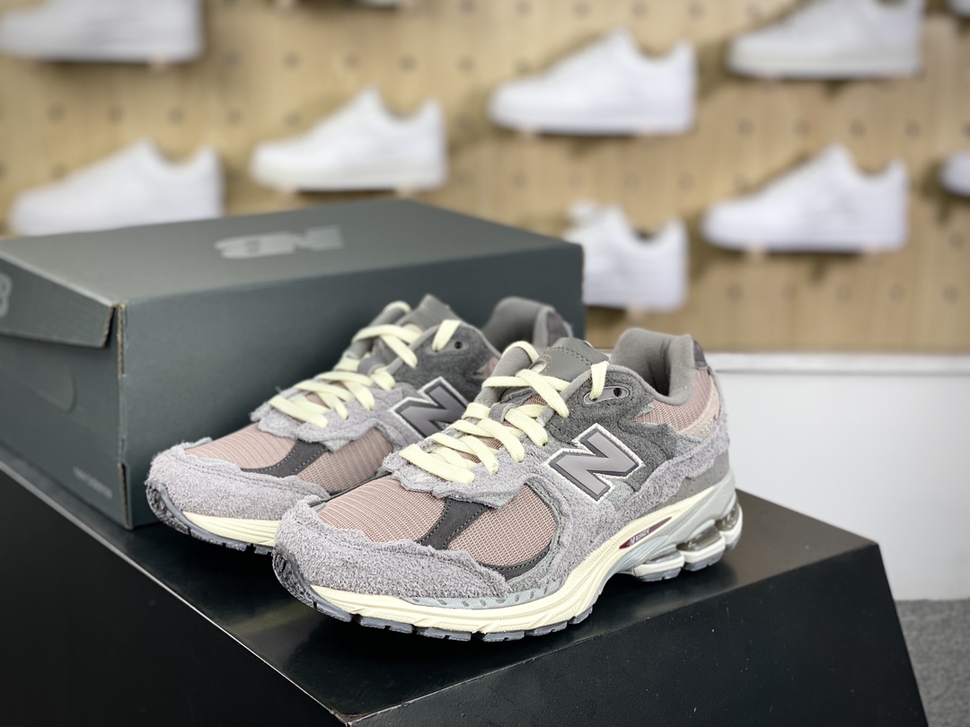 300 新百伦New Balance 2002R”Protection Pack”系列复古慢跑鞋“浅灰碳灰淡紫做旧破布”M2002RDY