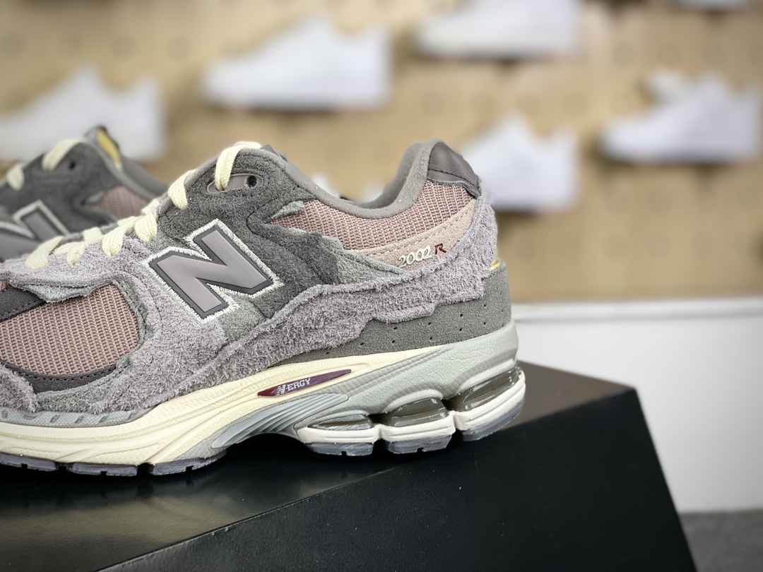 300 新百伦New Balance 2002R”Protection Pack”系列复古慢跑鞋“浅灰碳灰淡紫做旧破布”M2002RDY