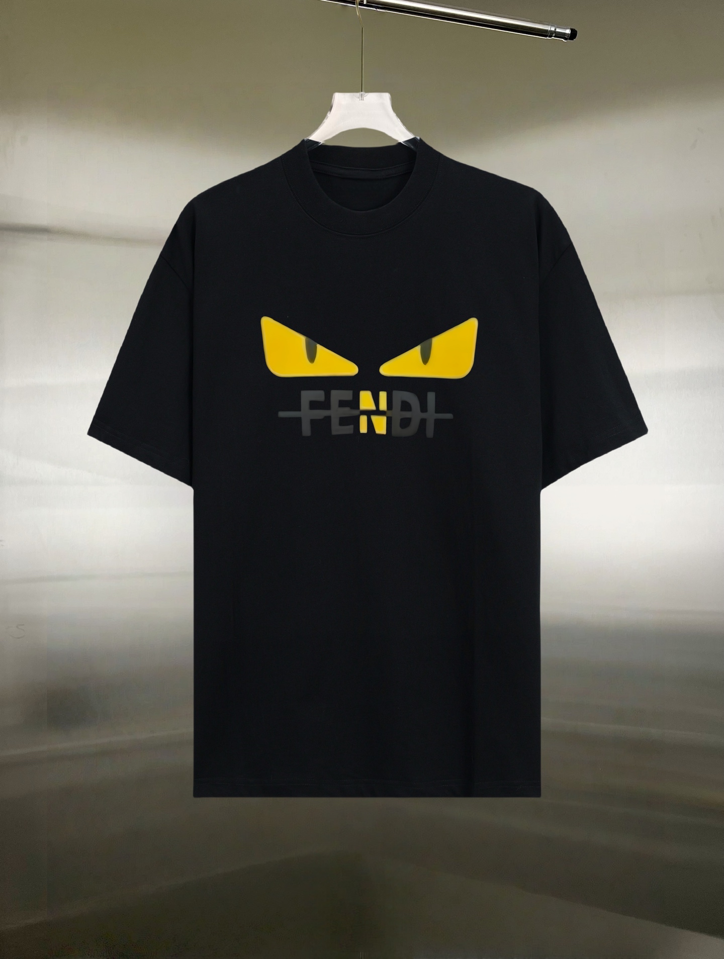 @75 Modelo: Fendi/芬迪 Camiseta de manga corta. Tejido: 300g de doble hilo 100% algodón. Ribete: 320g de Sorona. Técnica:…