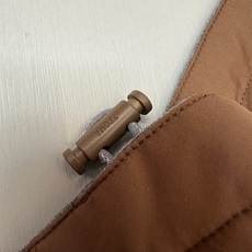 ZEGNA 2025新款双面立领马甲 ZEGNA这款外套整体为休闲版型,无袖设计增 ZEGNA 2025新款双面立领马甲 ZEGNA这款外套整体为休闲版型,无袖设计增