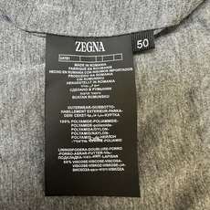 ZEGNA 2025新款双面立领马甲 ZEGNA这款外套整体为休闲版型,无袖设计增 ZEGNA 2025新款双面立领马甲 ZEGNA这款外套整体为休闲版型,无袖设计增