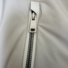 ZEGNA 2025新款立领双面外套 ZEGNA这款外套采用双面穿设计,打破传统单一面料穿着限制, ZEGNA 2025新款立领双面外套 ZEGNA这款外套采用双面穿设计,打破传统单一面料穿着限制,