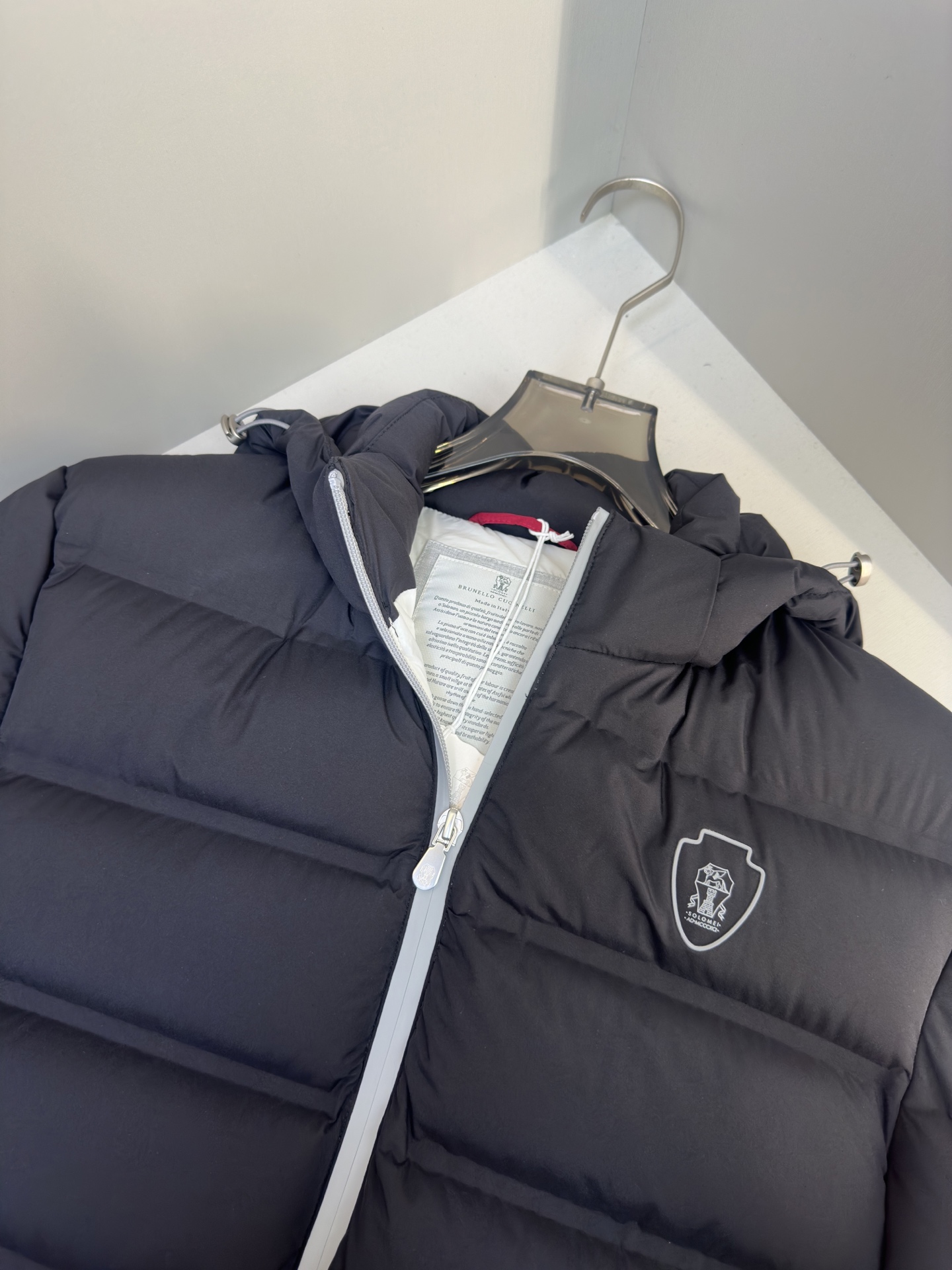 Brunello Cucinelli25秋冬款立领羽绒外套 BC这款外套采用高品质羽绒填充工艺，经多道工