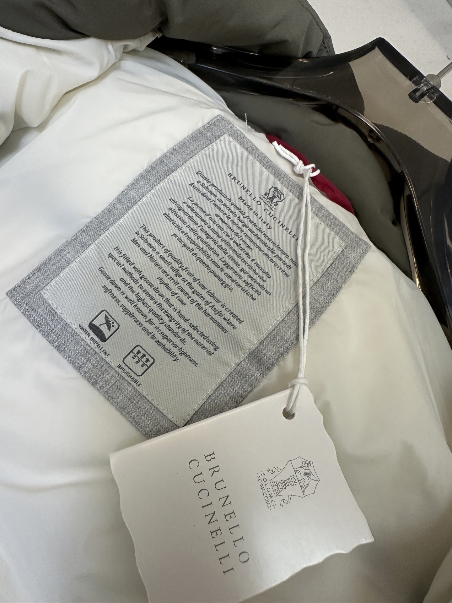 Brunello Cucinelli25秋冬款立领羽绒外套 BC这款外套采用高品质羽绒填充工艺，经多道工