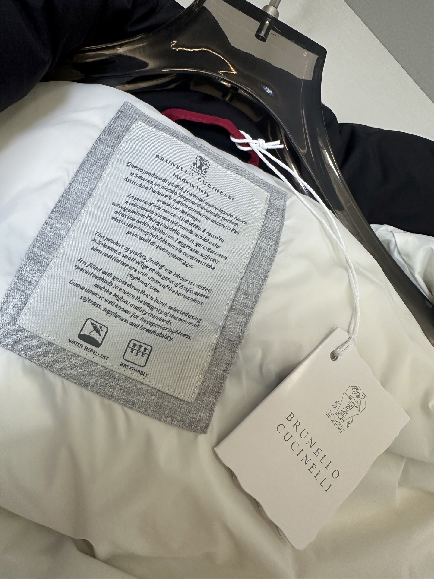 Brunello Cucinelli25秋冬款立领羽绒外套 BC这款外套采用高品质羽绒填充工艺，经多道工