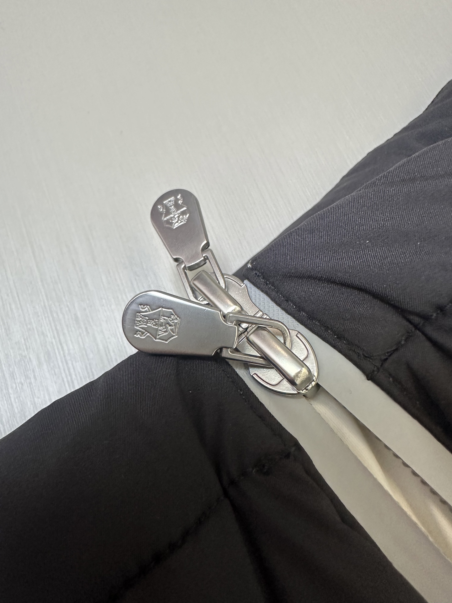 Brunello Cucinelli25秋冬款立领羽绒外套 BC这款外套采用高品质羽绒填充工艺，经多道工