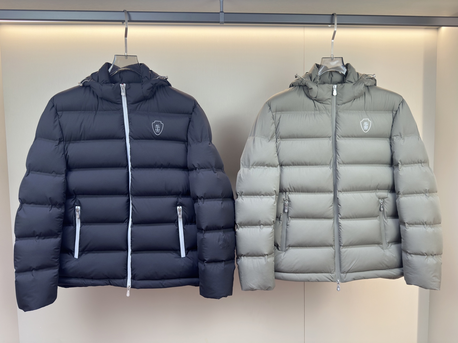 Brunello Cucinelli25秋冬款立领羽绒外套 BC这款外套采用高品质羽绒填充工艺，经多道工