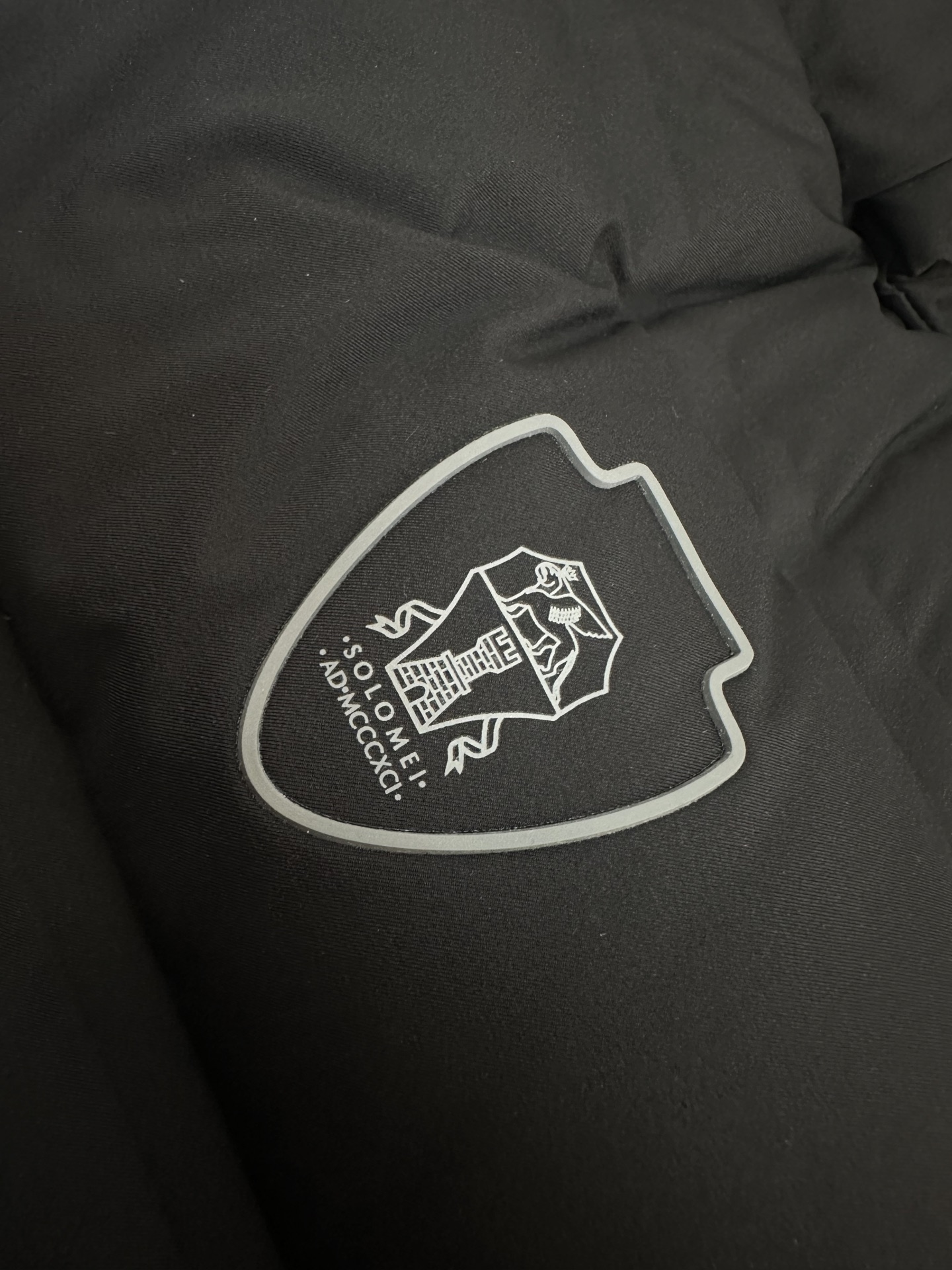 Brunello Cucinelli25秋冬款立领羽绒外套 BC这款外套采用高品质羽绒填充工艺，经多道工