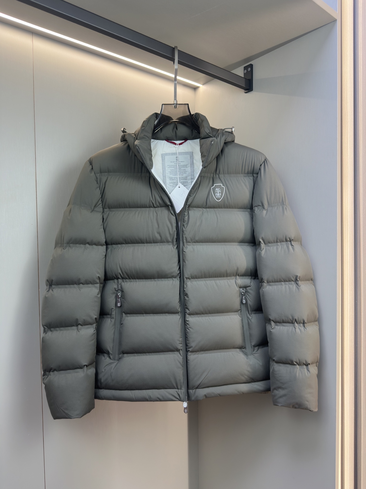 Brunello Cucinelli25秋冬款立领羽绒外套 BC这款外套采用高品质羽绒填充工艺，经多道工