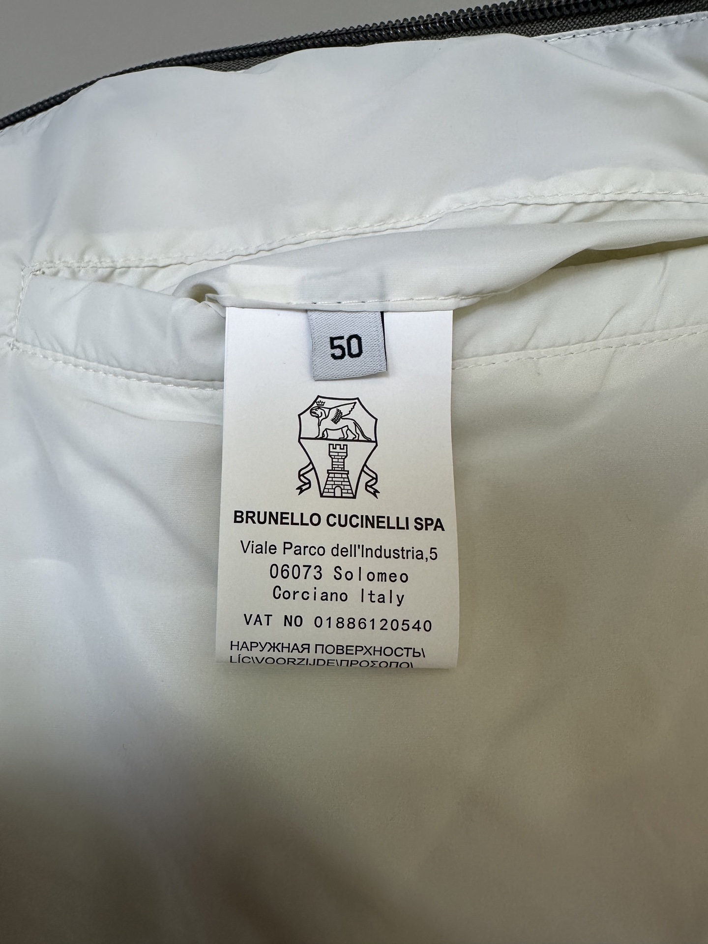 Brunello Cucinelli25秋冬款立领羽绒外套 BC这款外套采用高品质羽绒填充工艺，经多道工