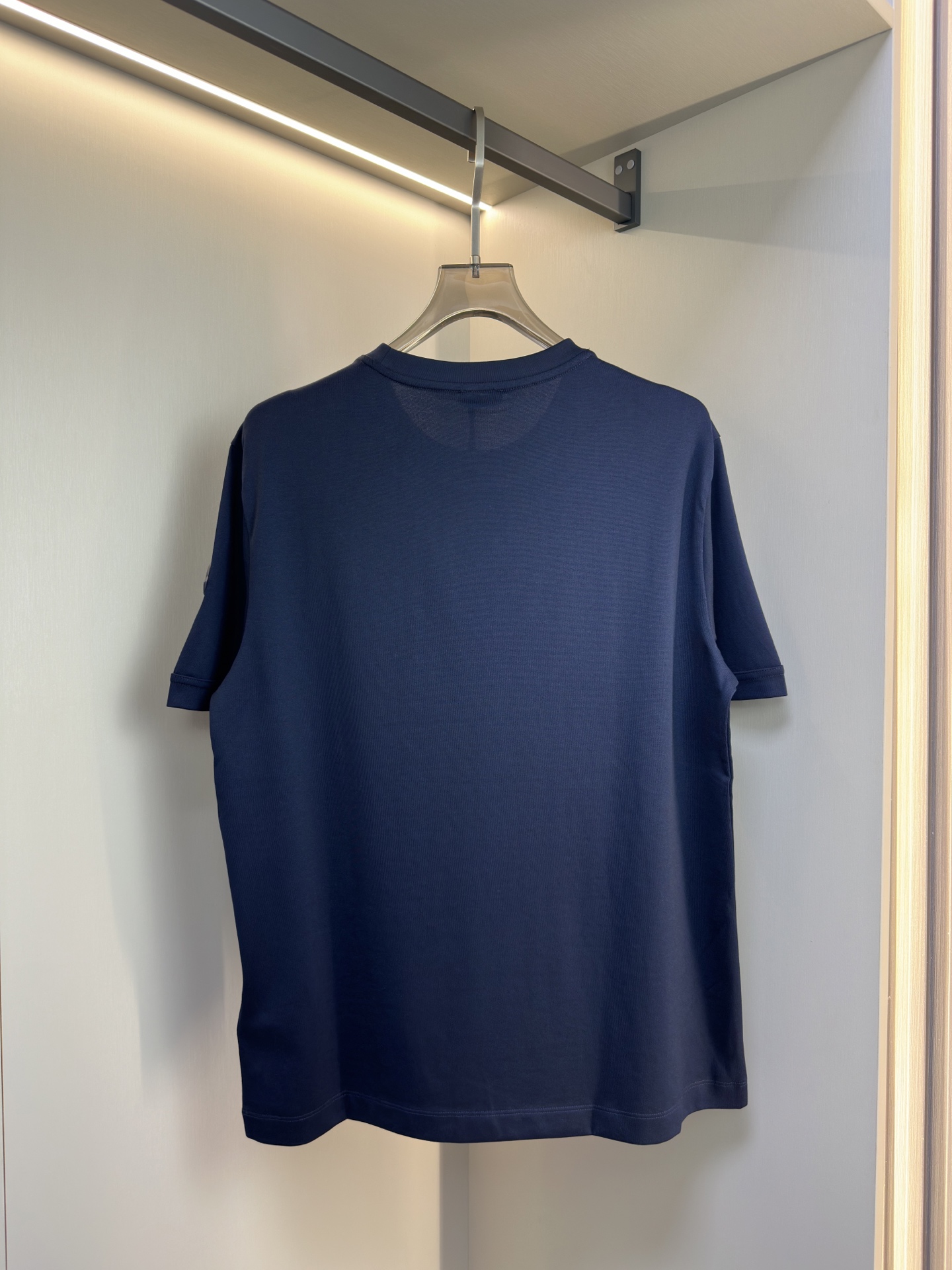 MONCLER2026春夏短袖 MONCLER这款短袖面料采用32支双股新疆长绒棉紧密圆领短袖，领口用耐