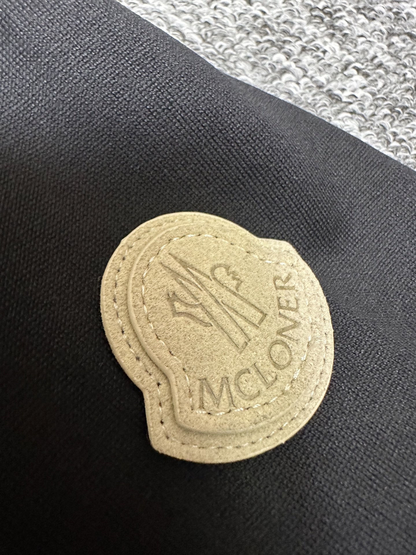 MONCLER2026春夏短袖 MONCLER这款短袖面料采用32支双股新疆长绒棉紧密圆领短袖，这款T恤