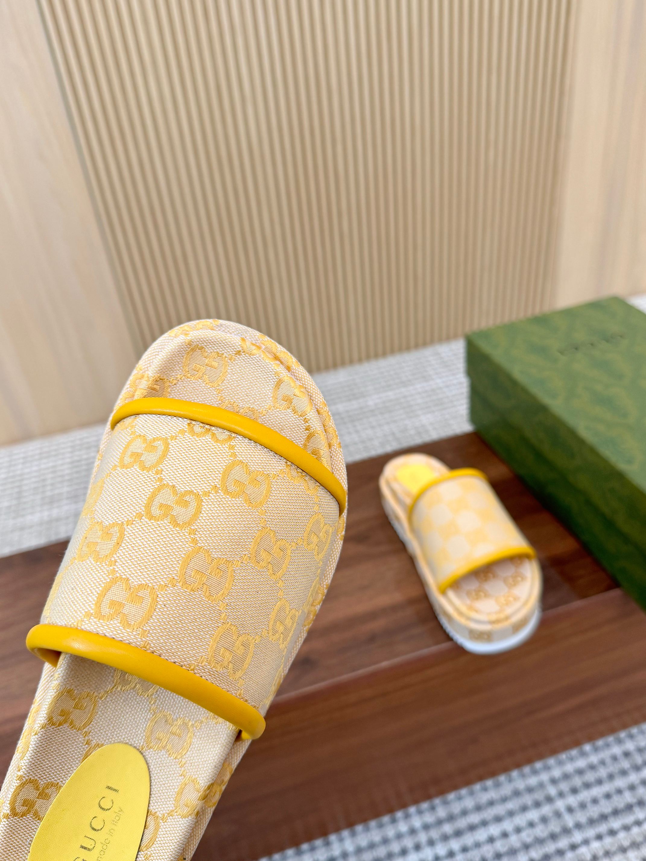 Gucci Limited Edition Platform Slides Sandals with GG Print - Yellow 4 a1742909097252 0556
