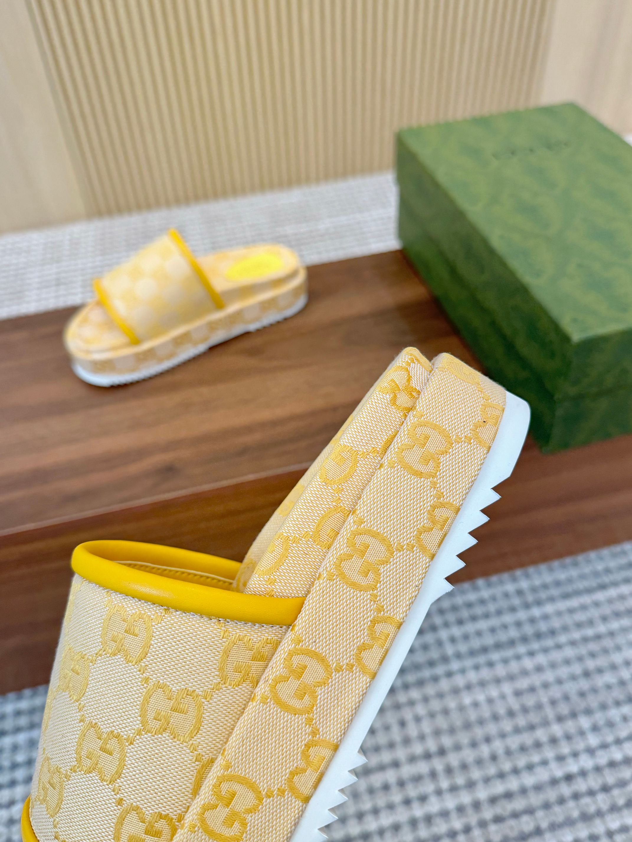 Gucci Limited Edition Platform Slides Sandals with GG Print - Yellow 8 a1742909100038 8682
