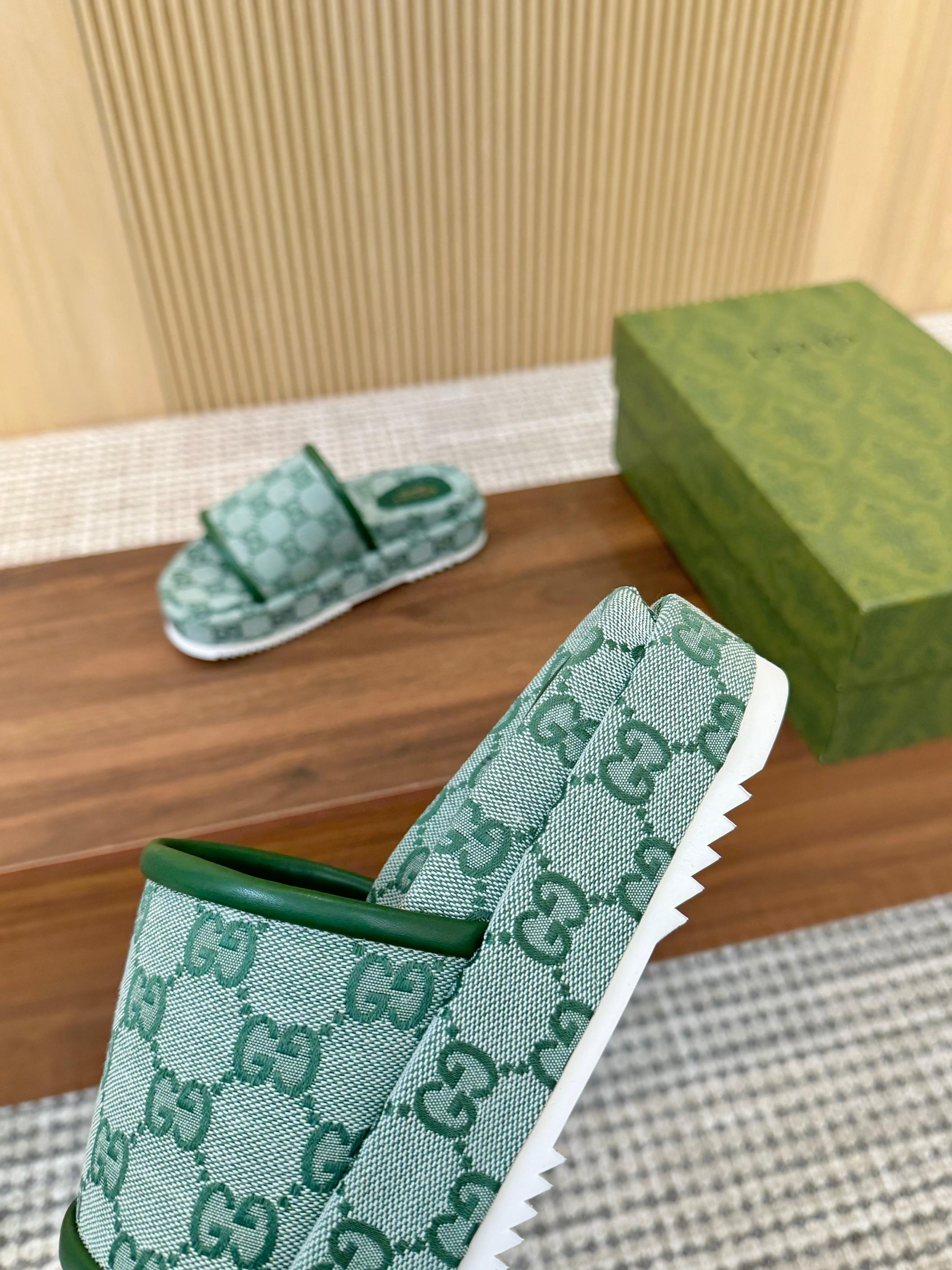 Gucci Limited Edition Platform Slides with GG Supreme Pattern - Comfortable & Stylish 9 a1742909115953 5047