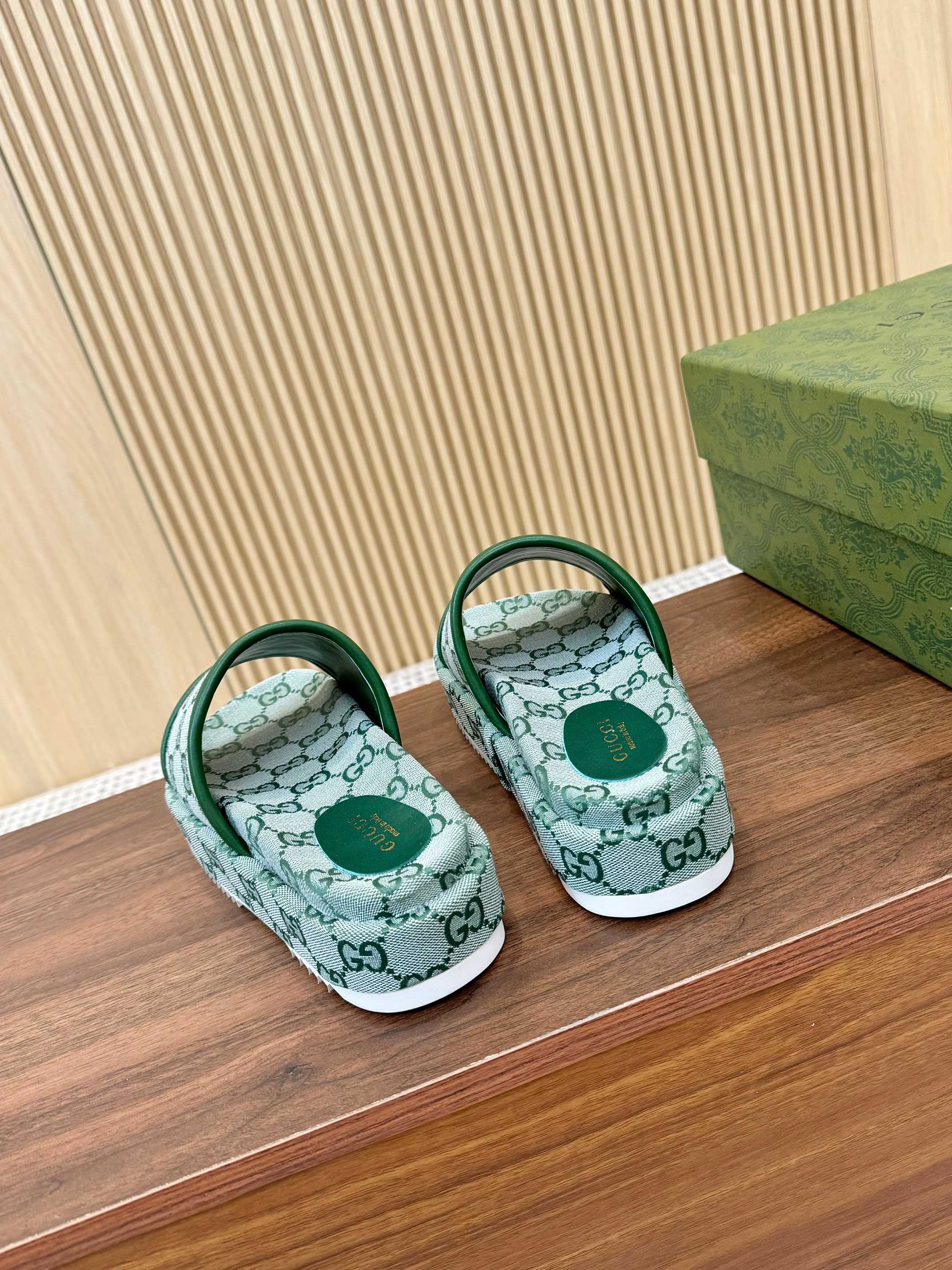 Gucci Limited Edition Platform Slides with GG Supreme Pattern - Comfortable & Stylish 10 a1742909116616 1362