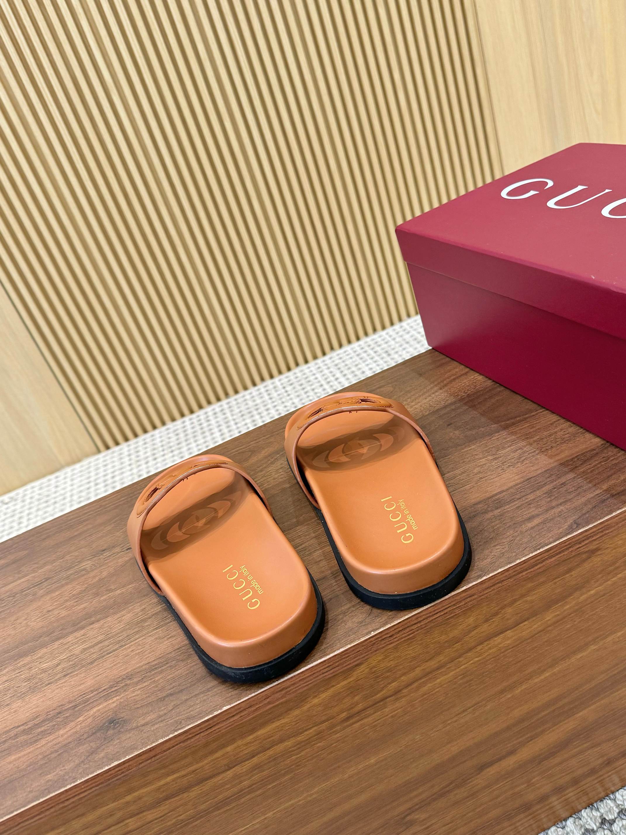Gucci Interlocking G Leather Heeled Mules Slides Sandals Women 8 a1743926841516 8366