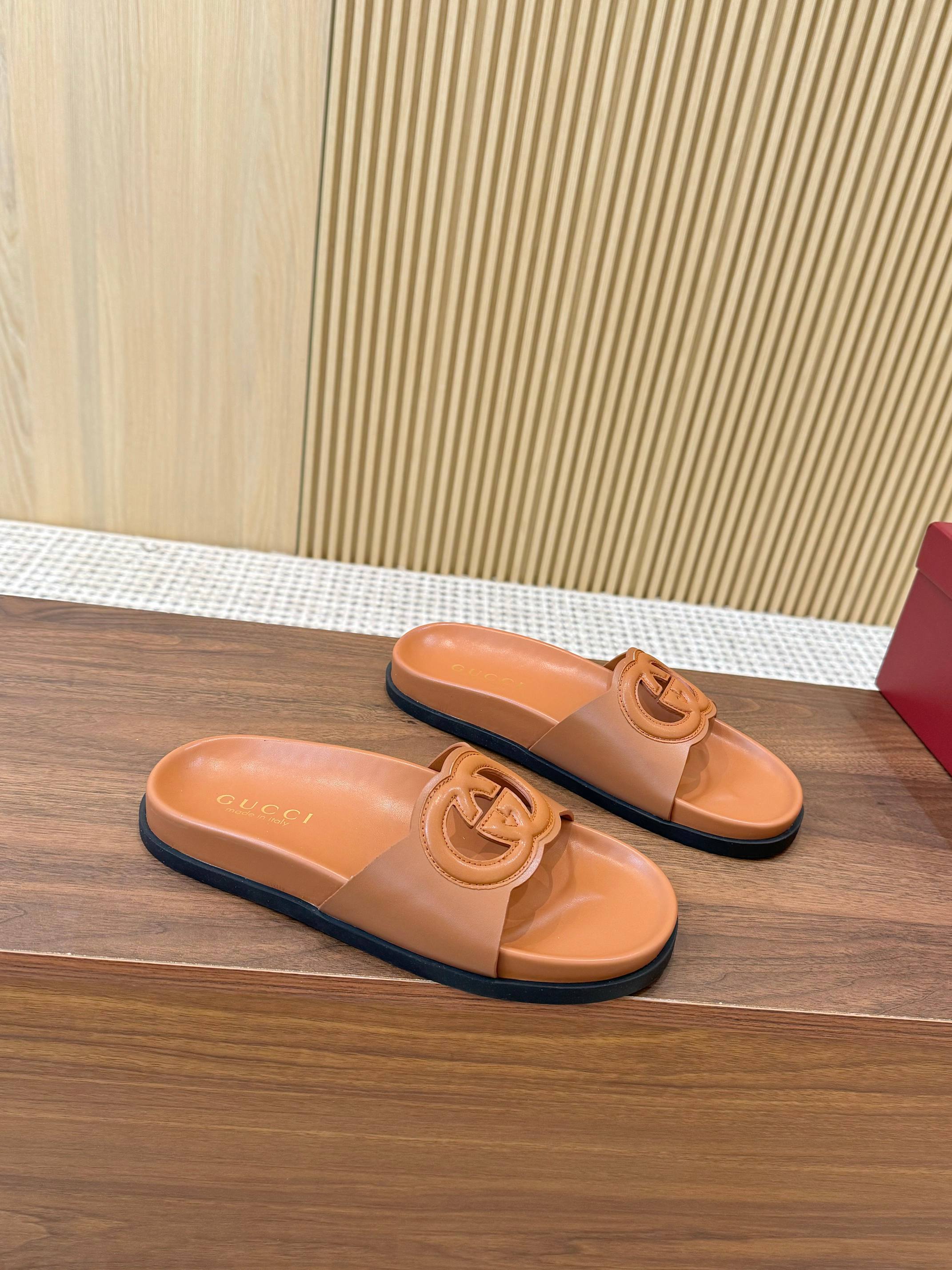 Gucci Interlocking G Leather Heeled Mules Slides Sandals Women 5 a1743926845918 7815