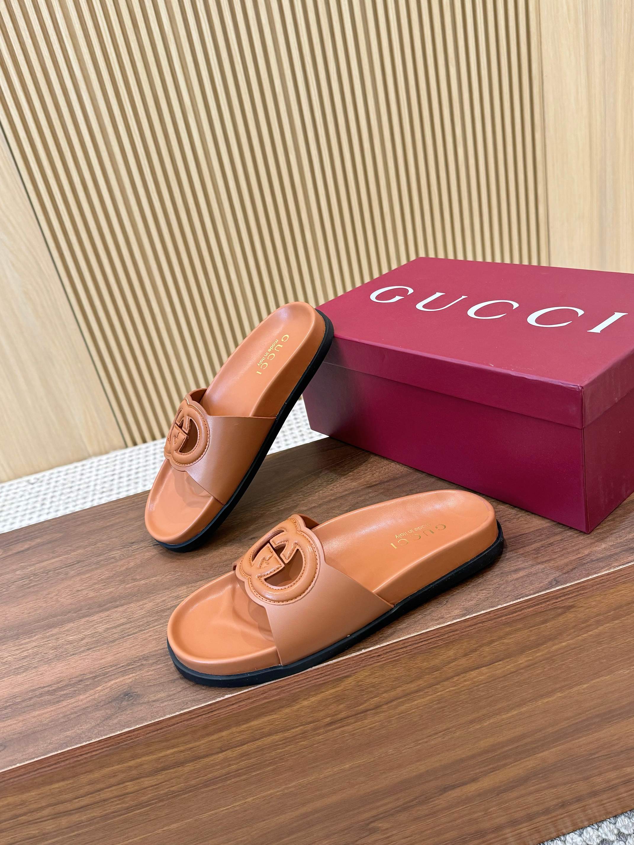 Gucci Interlocking G Leather Heeled Mules Slides Sandals Women 9 a1743926846026 4852