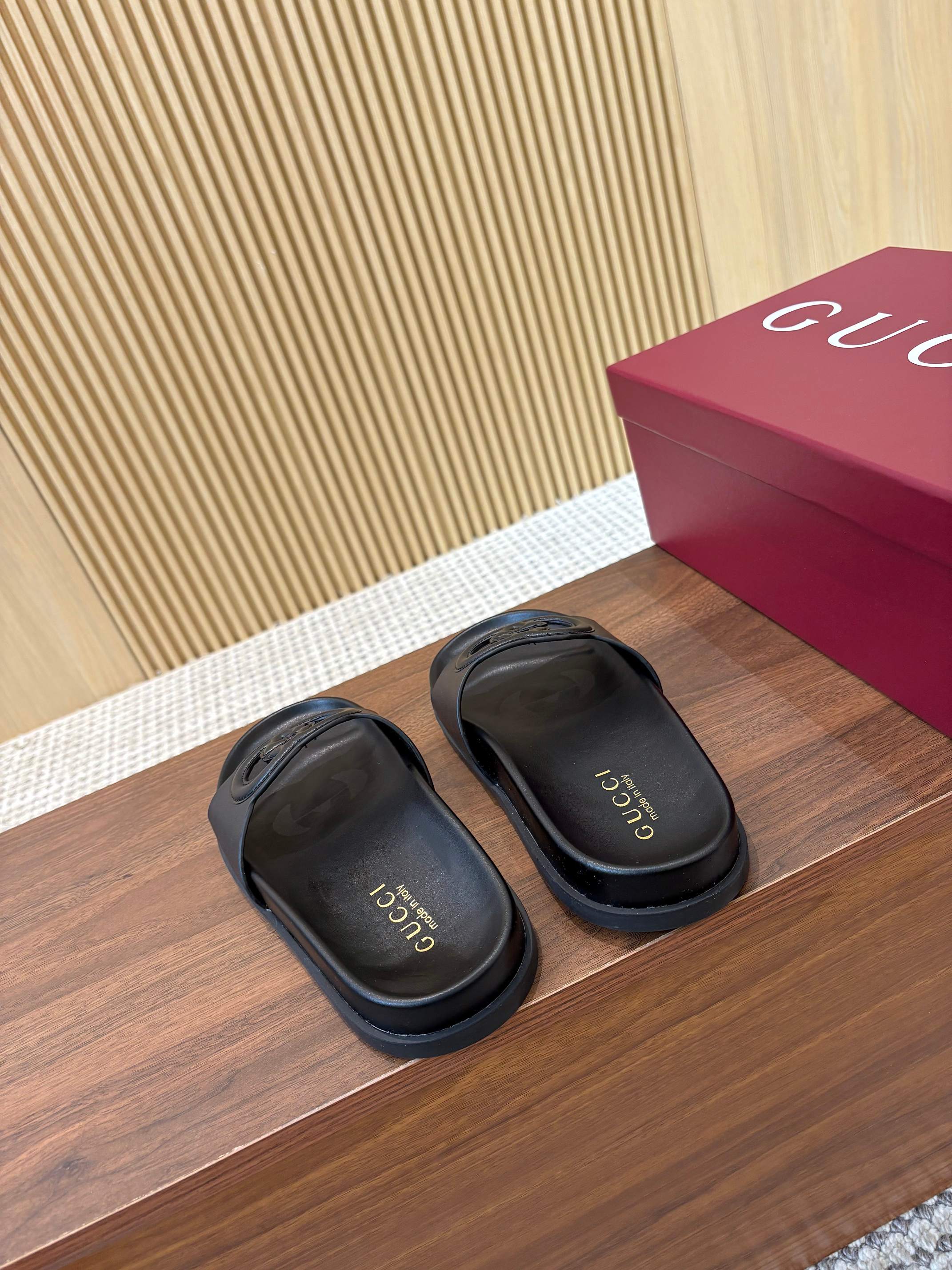 Gucci Interlocking G Leather Mules Slides, Black, Women, Size 35-39 9 a1744303605709 4672
