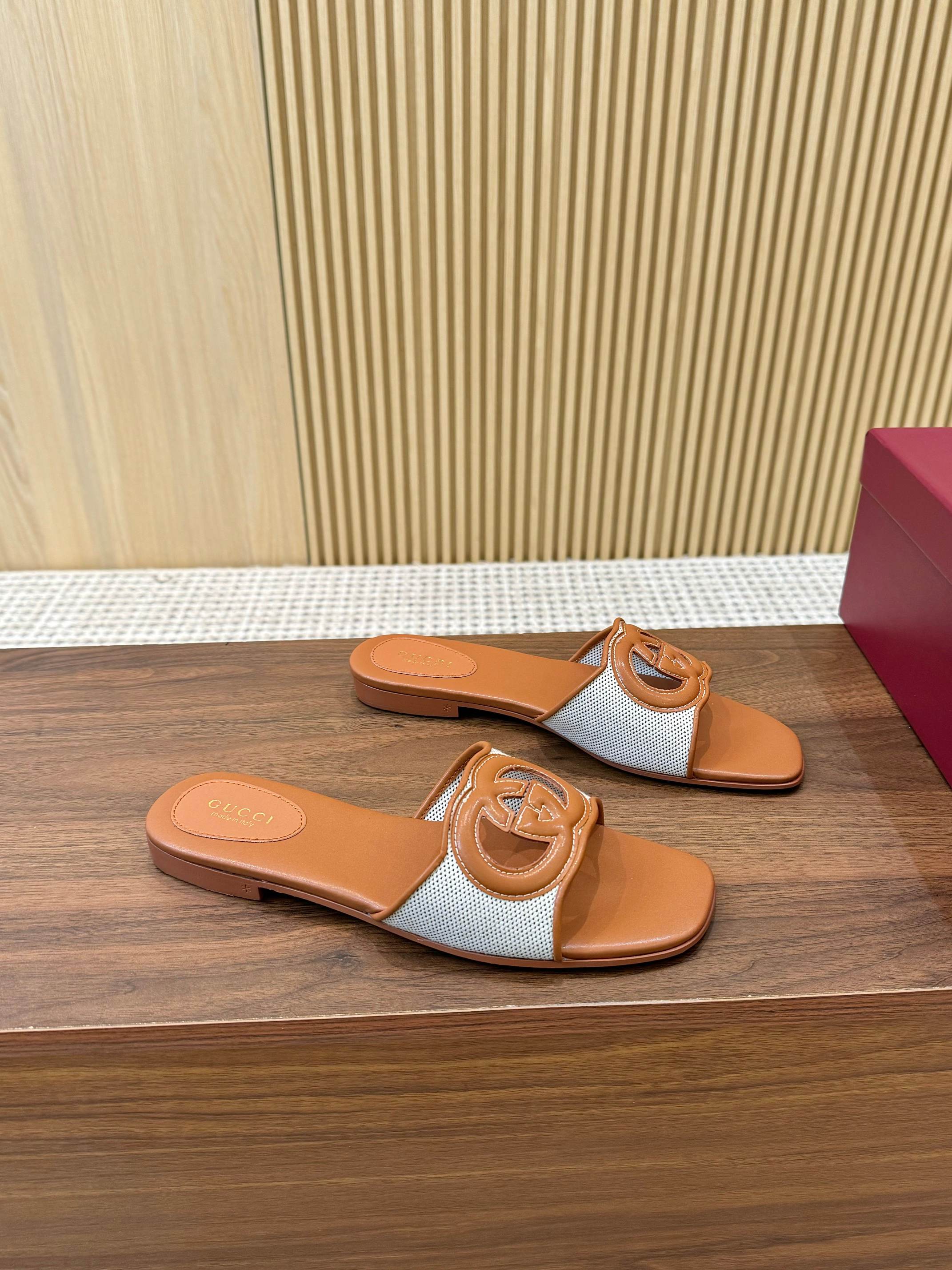 Gucci Interlocking G Leather Heeled Mules Slides Sandals for Women 10 a1744303696566 8381