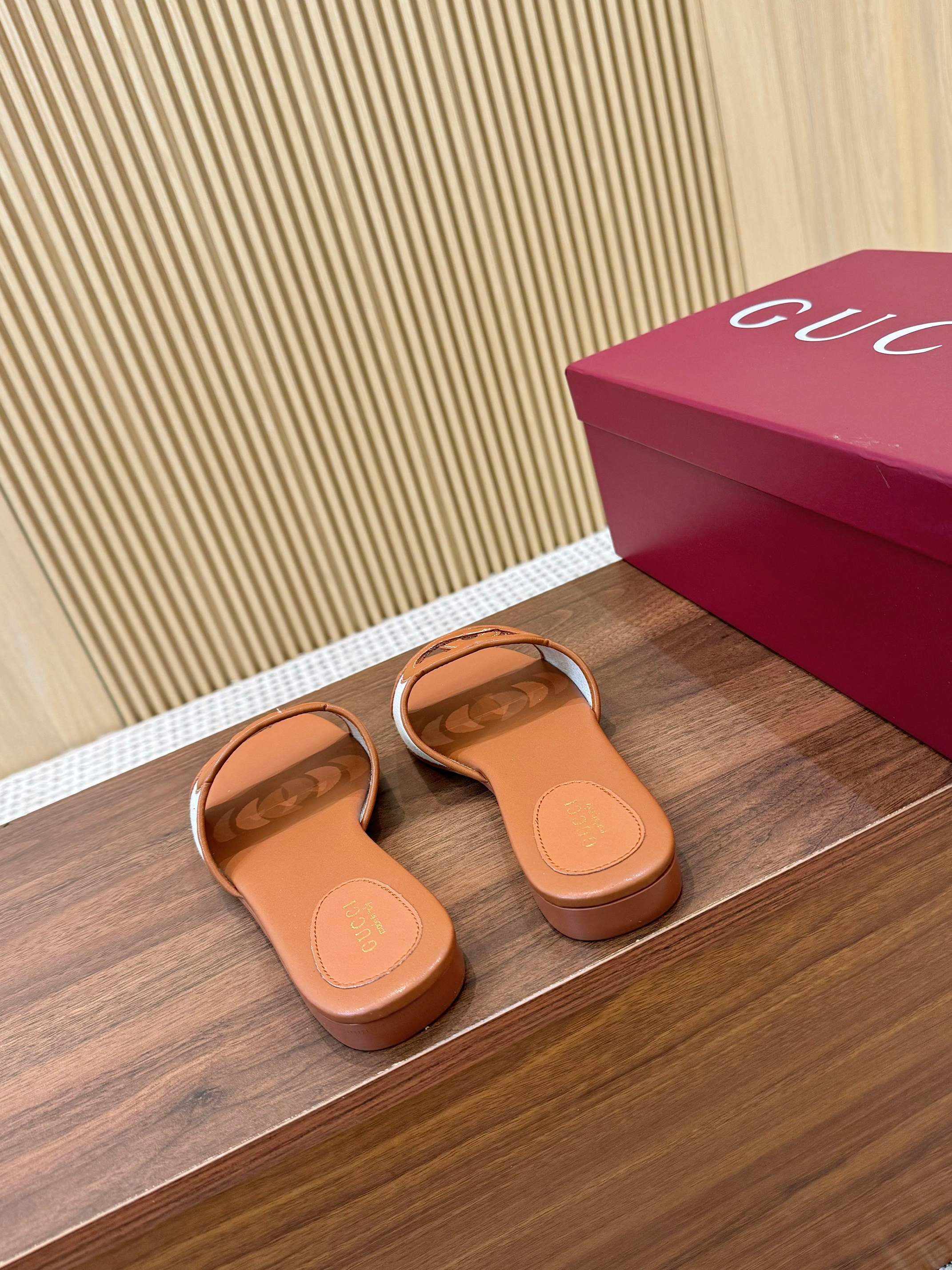 Gucci Interlocking G Leather Heeled Mules Slides Sandals for Women 7 a1744303696713 5623
