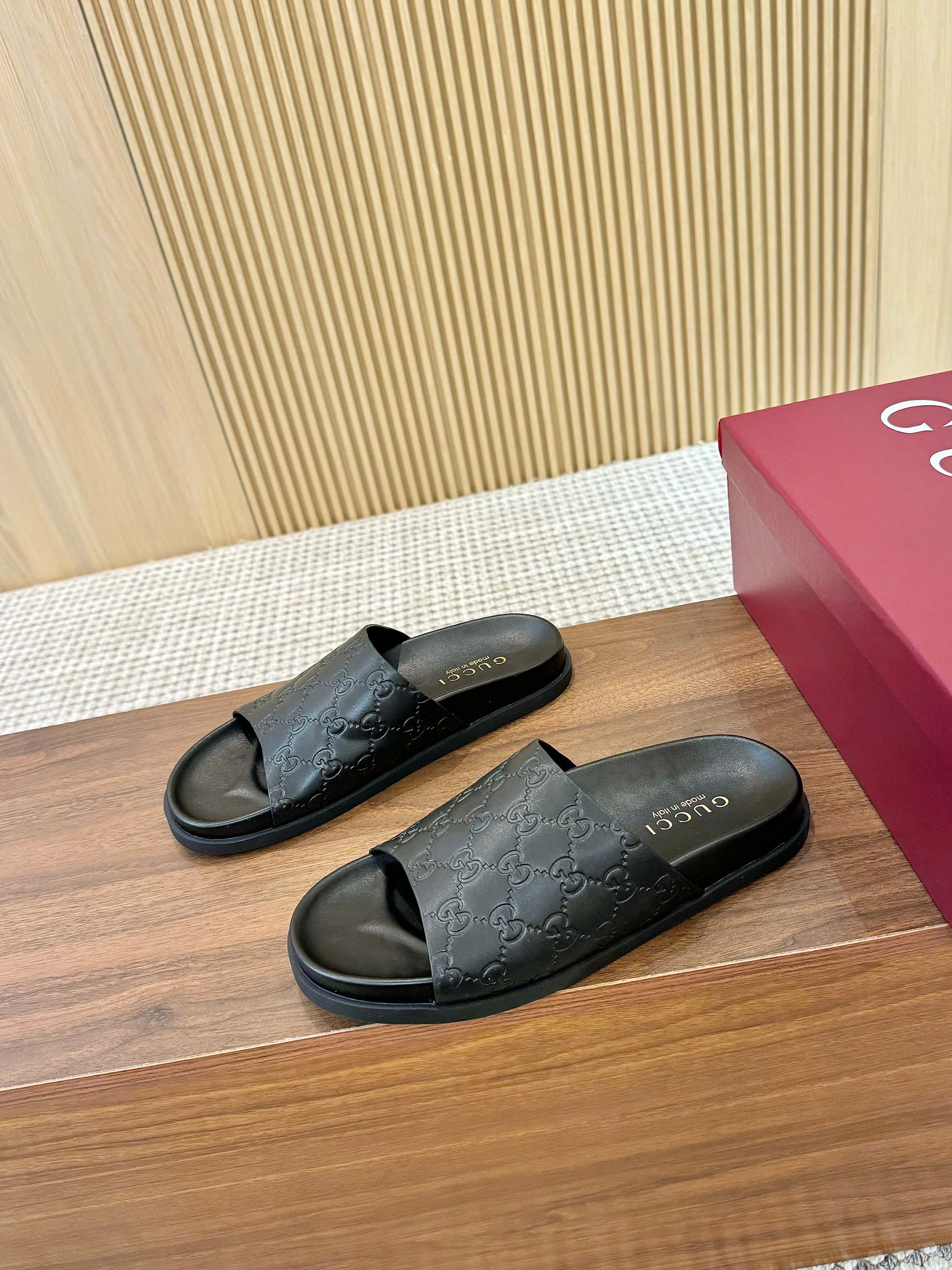 Gucci Interlocking G Embossed Leather Heeled Mules Slides Sandals 10 a1745662133051 2653