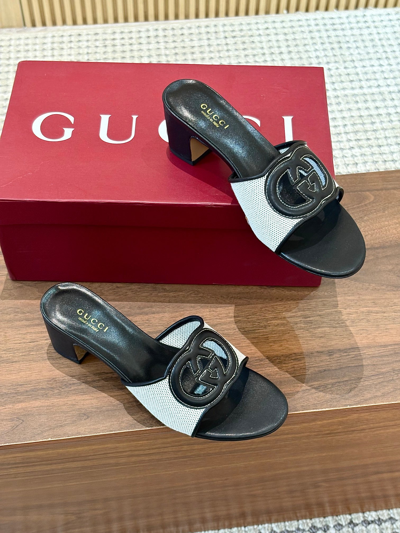 NO:391364,[] Every detail of GuCCl's new high-heeled sandals has been carefully crafted, and the unique heels are used to show outstanding charm. The renewed series echoes the style displayed by the Jinsi series, and integrates different eras through retro aesthetics and modern style!  Original custom fabrics, custom flange and cowhide, inner lining/foot pad custom sheepskin lining, heel height 5.5cm, outsole, Italian genuine leather sole, size 35-42 (41.42 custom made, no return or exchange), slippers, gucci, slippers, cowhide, sheepskin19860909[]GuCCl 新款高跟凉拖鞋每个细节皆经过精心细致打造,采用别具一格的鞋跟彰显出众魅力.焕新系列呼应近斯系列展现的格调,通过复古审美和现代风尚,将不同时代融会贯通！ 面料原版定制闪格利特和牛皮 内里／垫脚定制羊皮里 跟高5.5CM 大底意大利真皮底 尺码35-42（ 41 .42定做,不退换）,拖鞋,gucci,slippers,cowhide,sheepskin,Women's Shoes