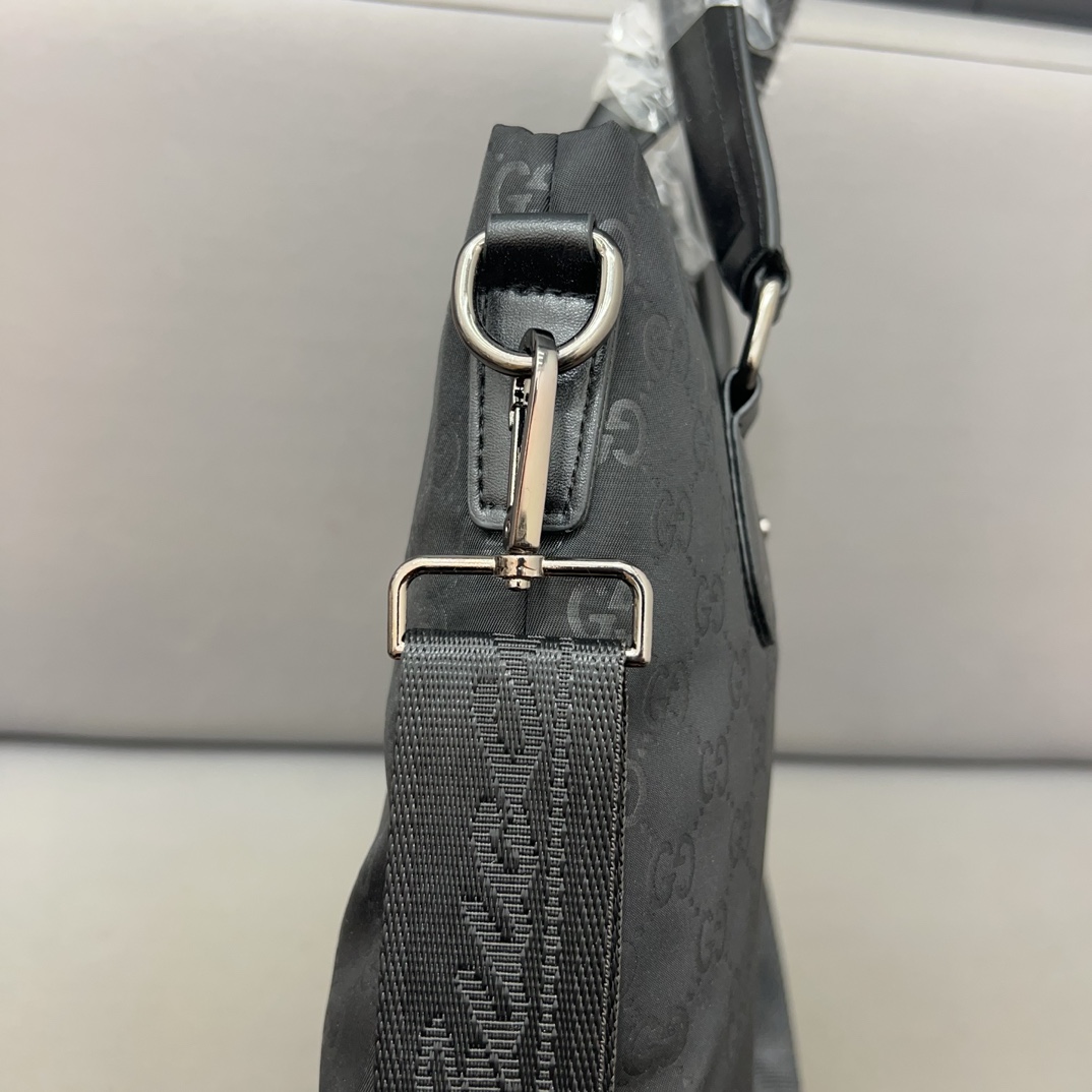 Gucci Canvas Briefcase: High-quality Male Bag with Classic Design and Dust Bag. - 图片 6