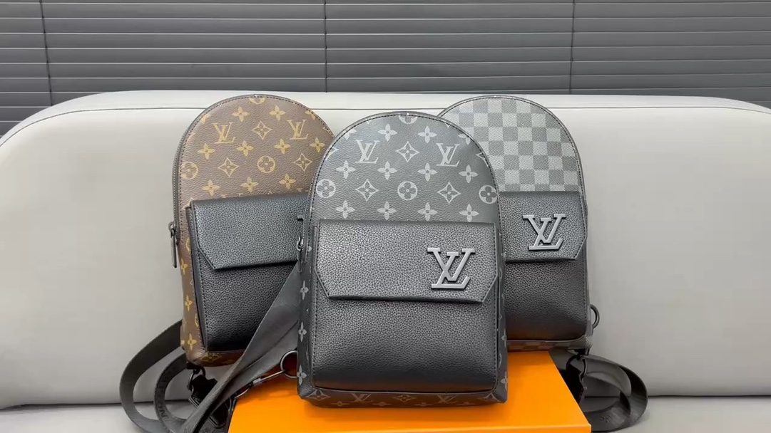 Louis Vuitton Tassen Heuptasje Schoudertas Met diamanten gezet Unisex