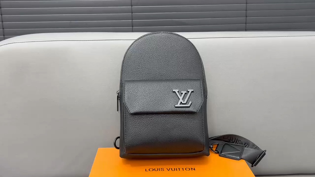 Louis Vuitton Tassen Heuptasje Schoudertas Met diamanten gezet Unisex