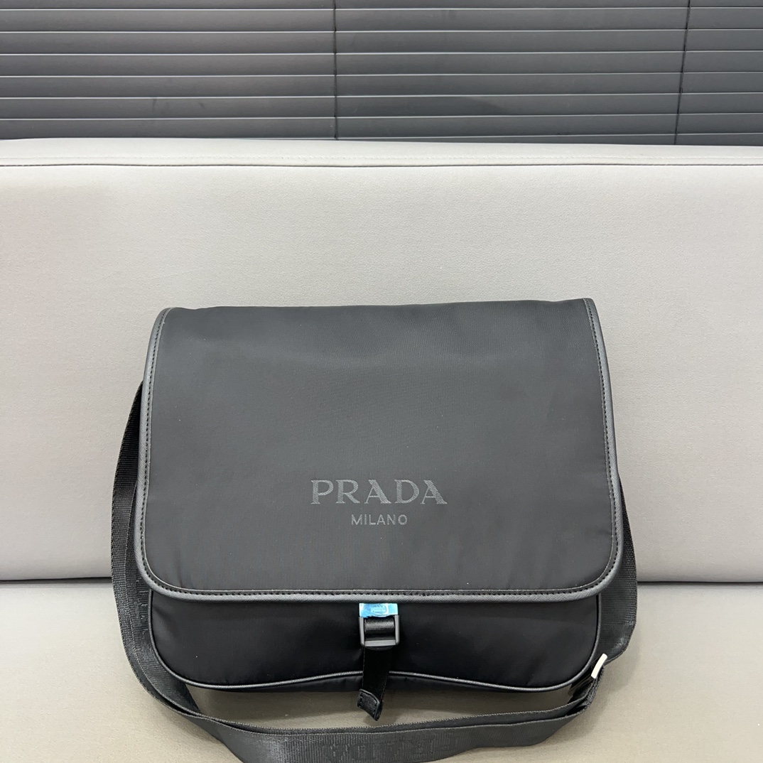 Prada Umhängetaschen  & Schultertaschen Messenger-Taschen Mit Diamanten besetzt Männer Nylon