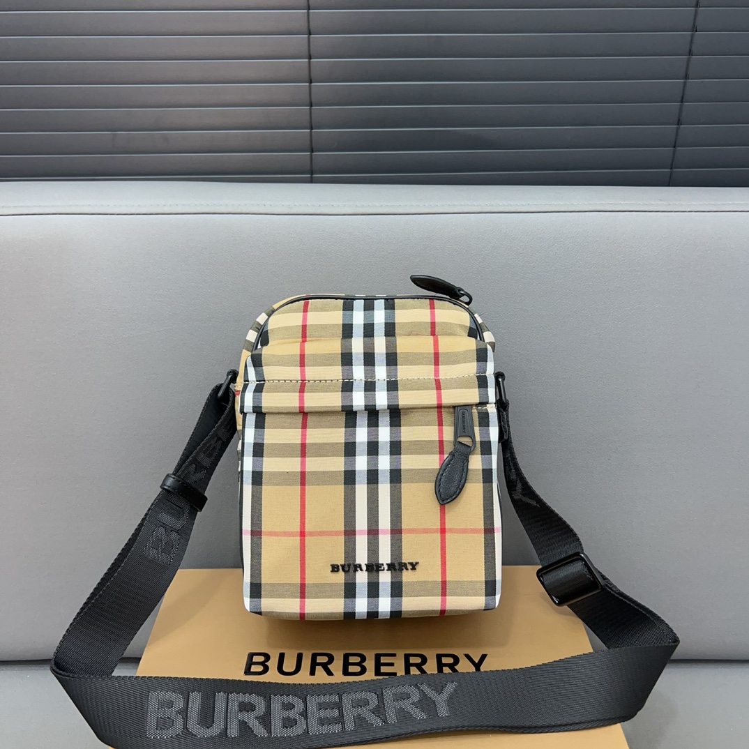 Burberry Taschen Umhängetaschen  & Schultertaschen Mit Diamanten besetzt Männer